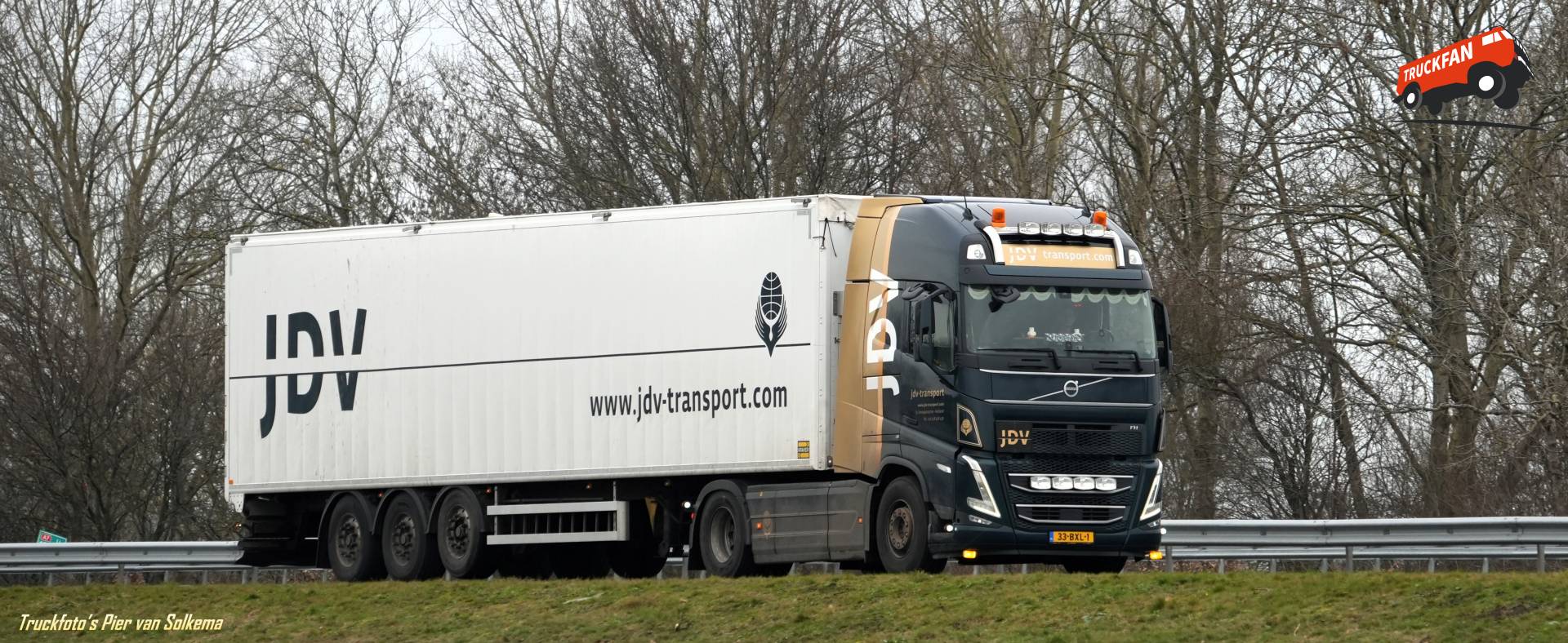 Volvo FH5 vrachtwagen van JDV op A7 Sneek