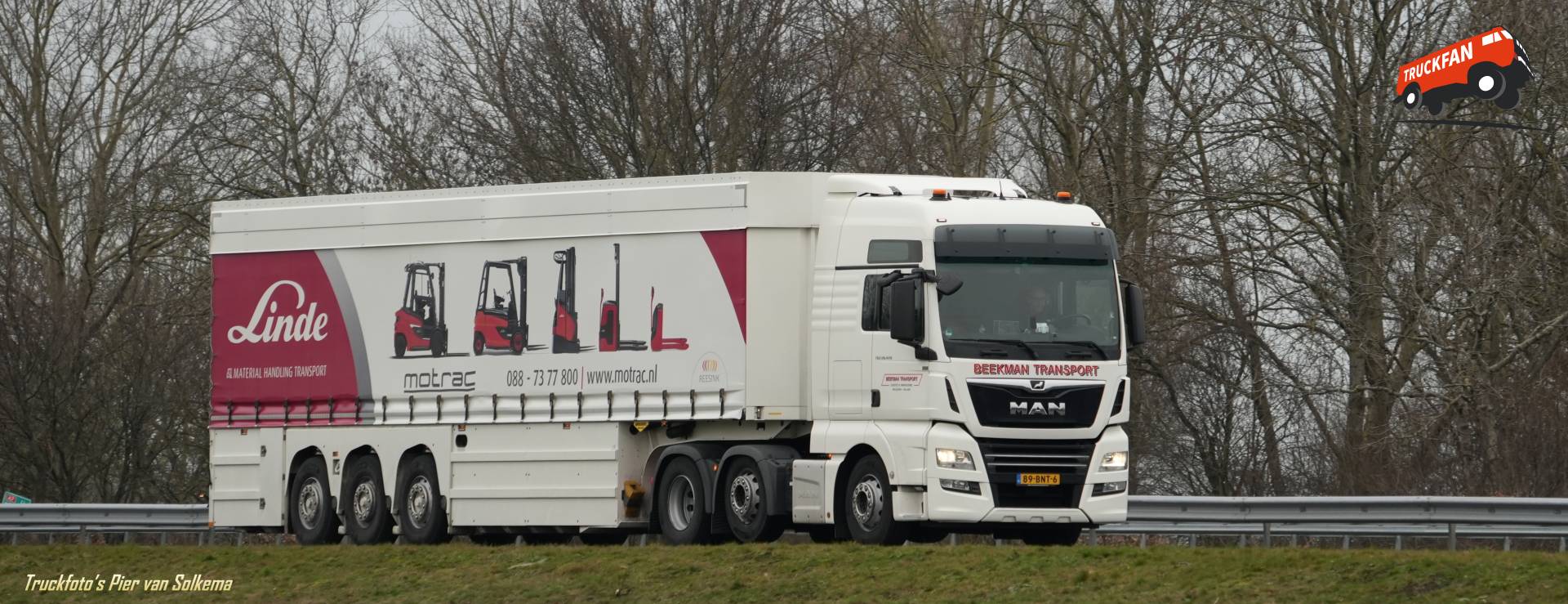 MAN TGX vrachtwagen bij A7 Sneek