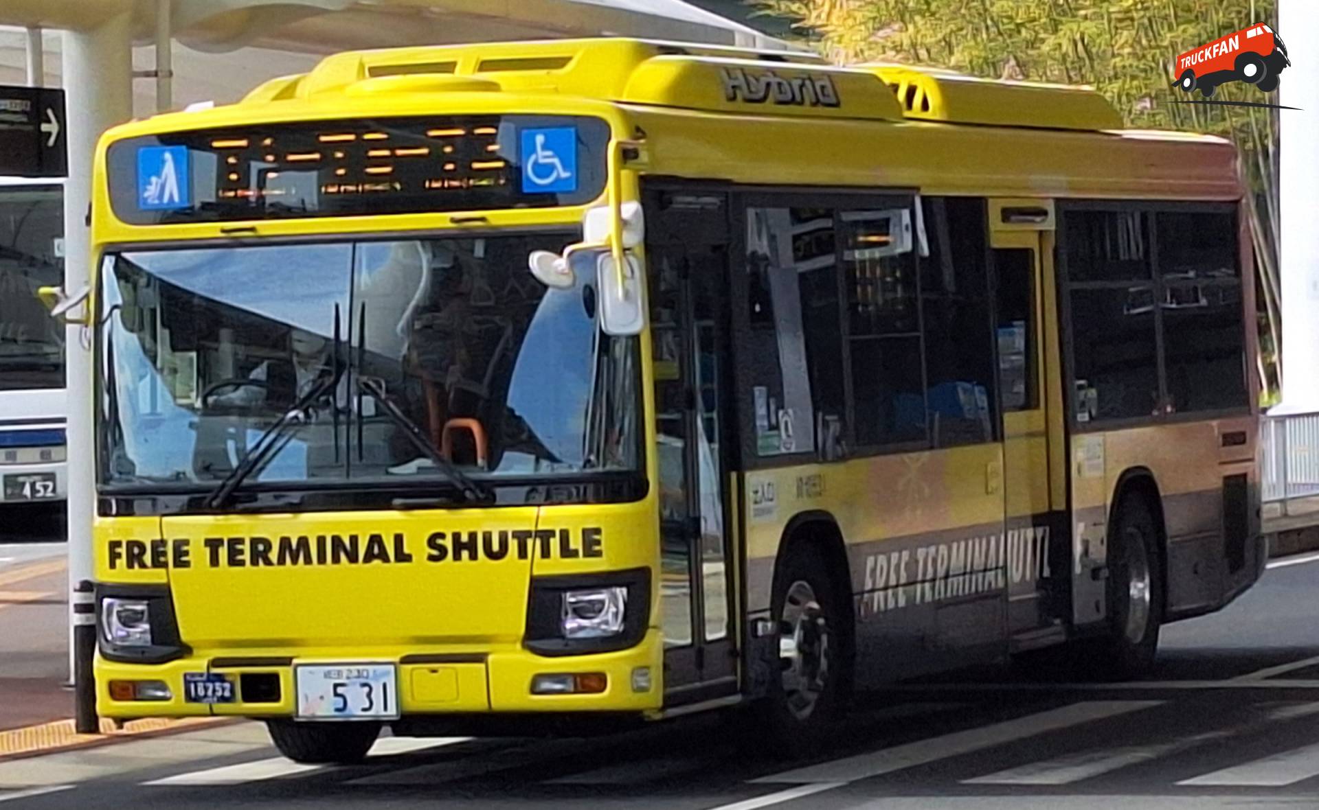 Hino Blue Ribbon II bij vliegveld Narita
