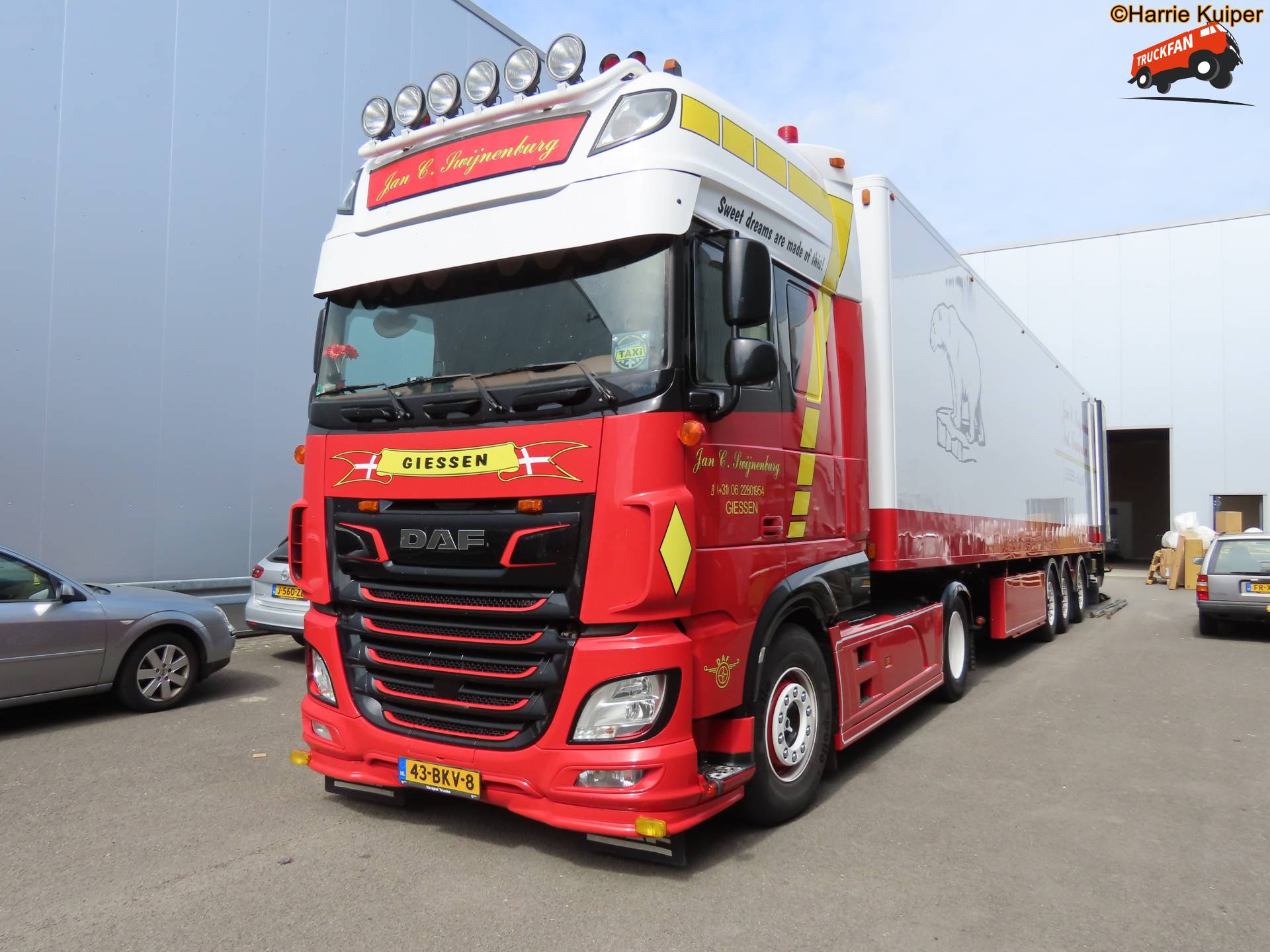 DAF XF bij Jysk in Hoogeveen