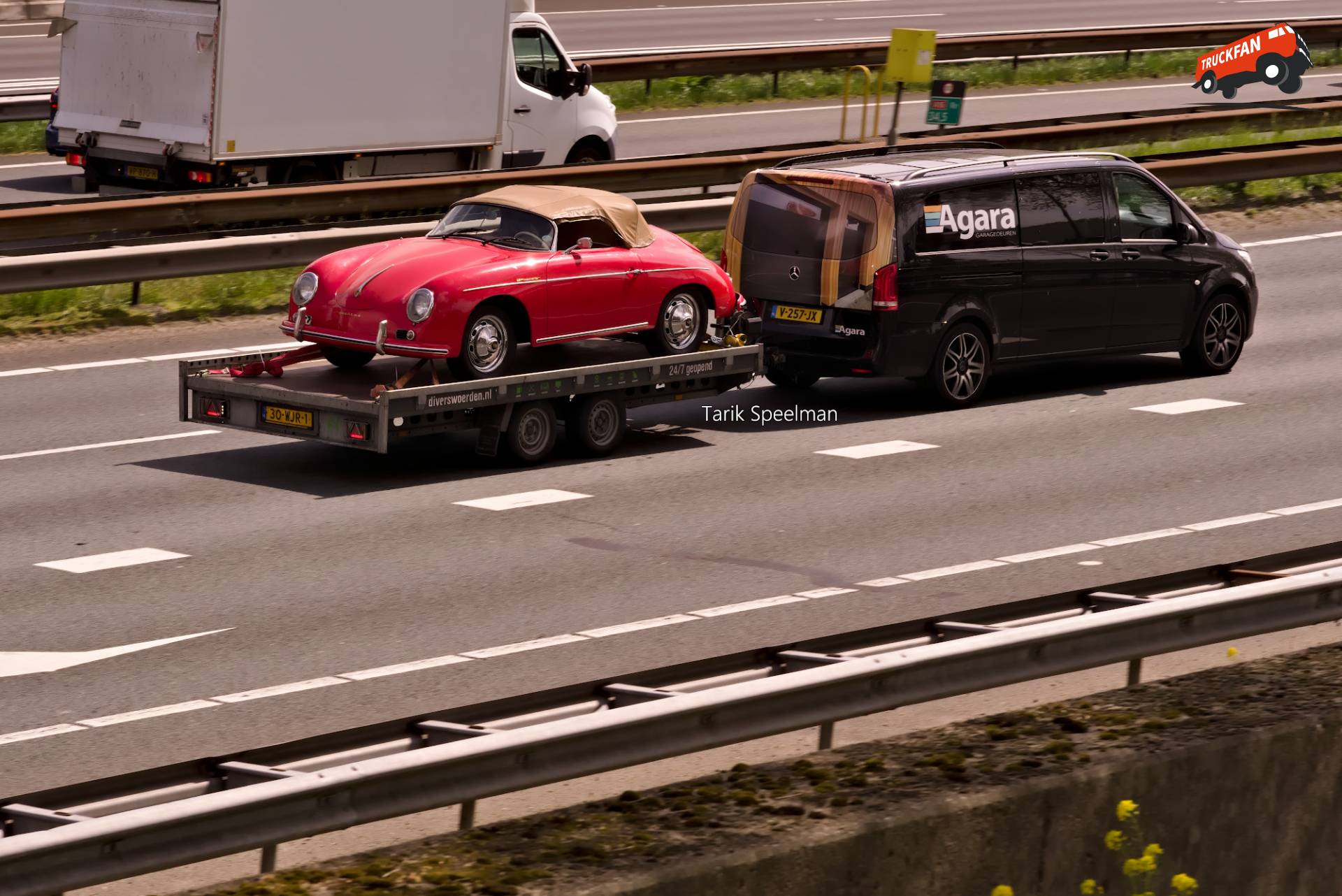 Auto-ambulance met Porsche 356