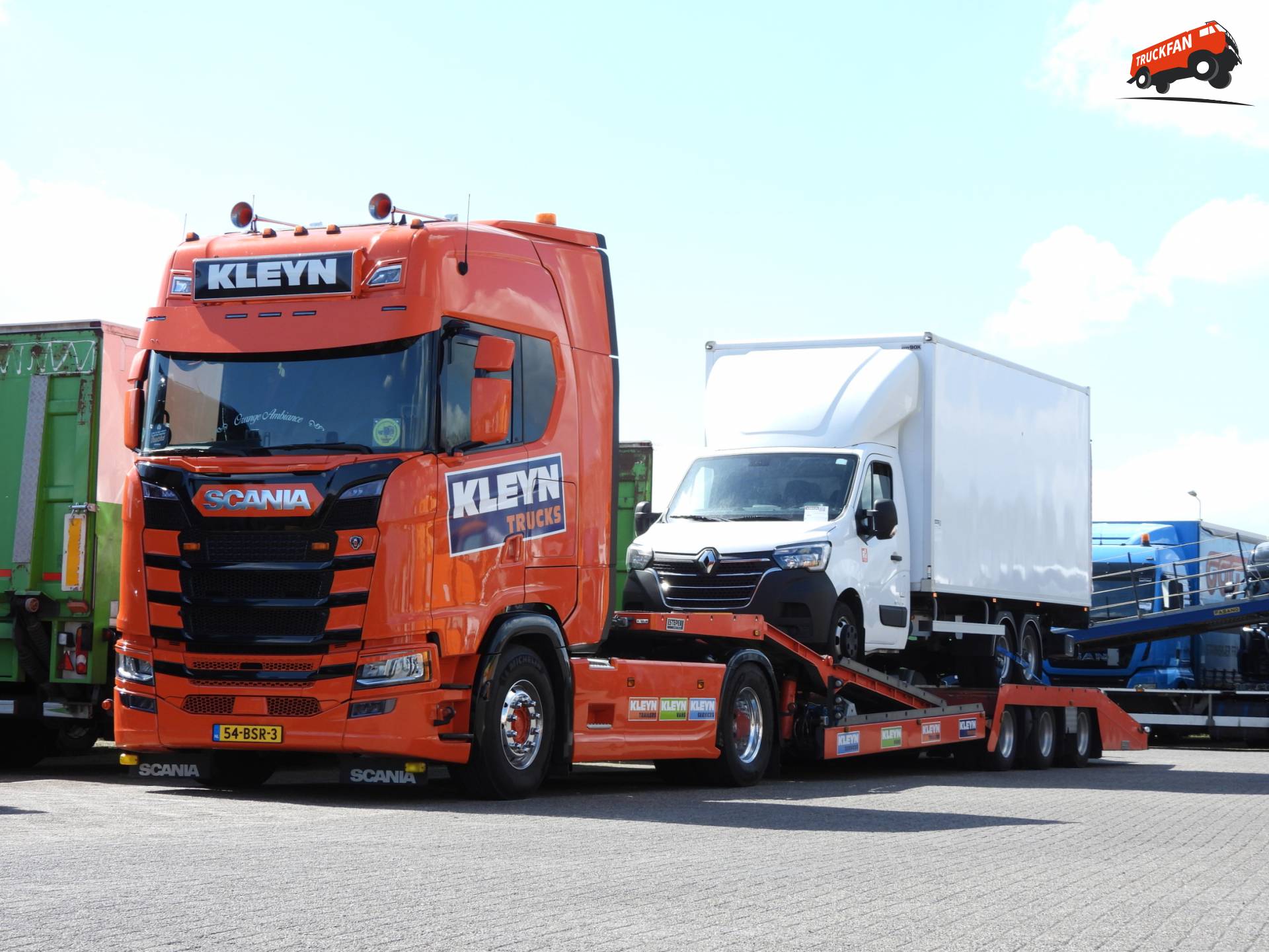 Kleyn Trucks Vuren met Scania S500 en Renault Master