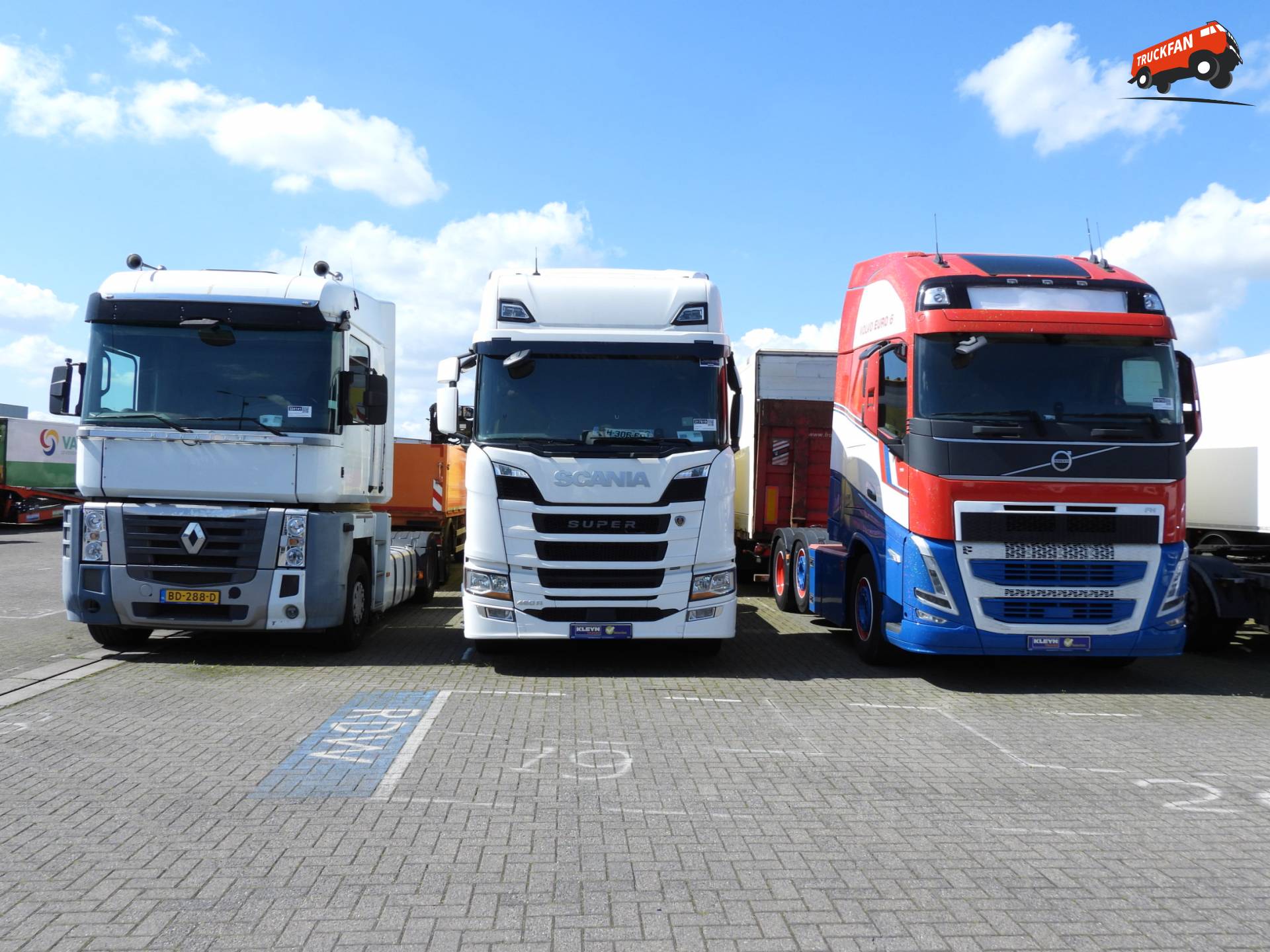 Renault Magnum, Scania R-serie en Volvo FH naast elkaar.