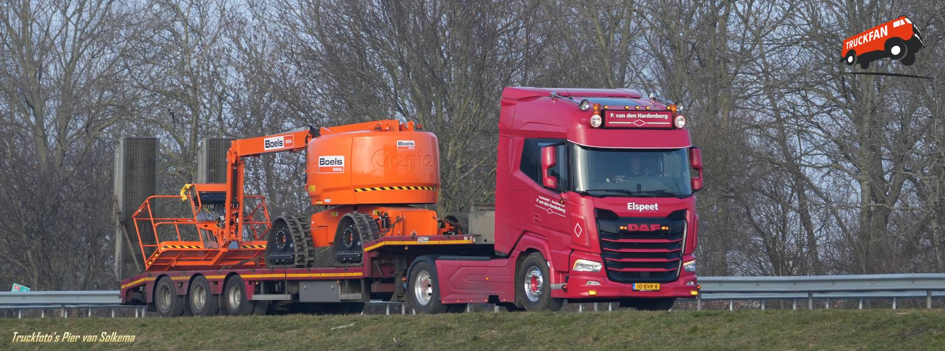 DAF XF truck bij A7 Sneek