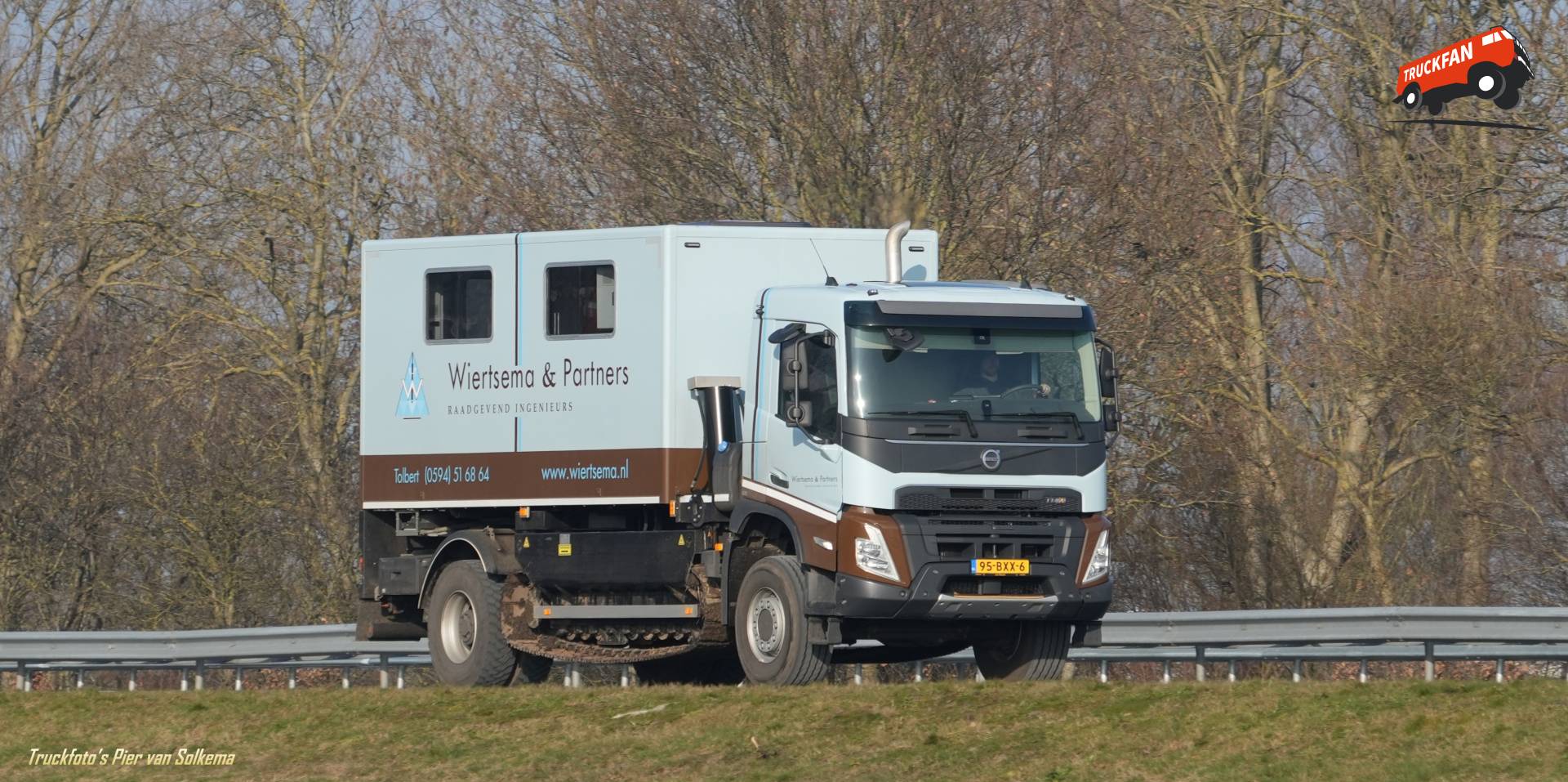 Volvo FM truck bij A7 Sneek