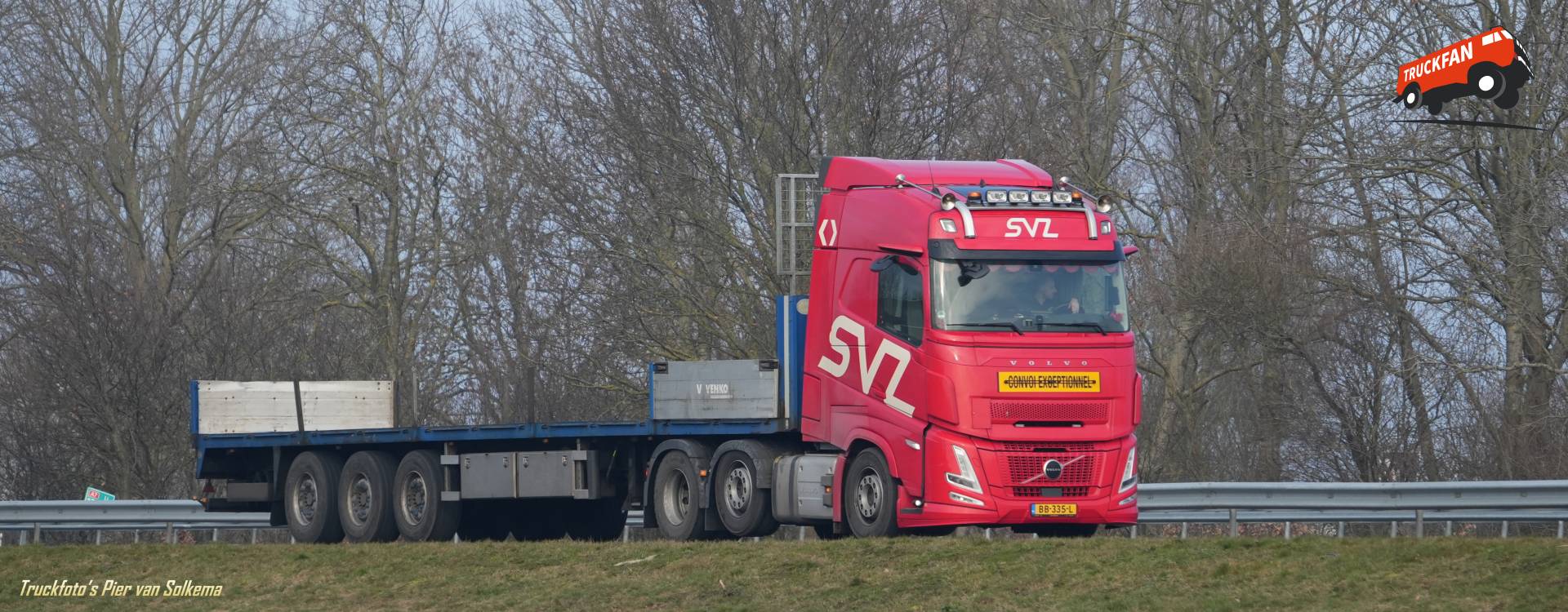 Volvo FH Aero vrachtwagen op A7 bij Sneek