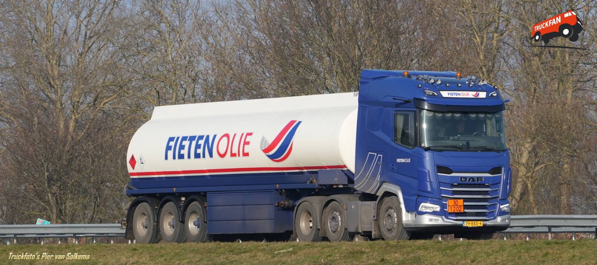 DAF XG vrachtwagen bij A7 Sneek