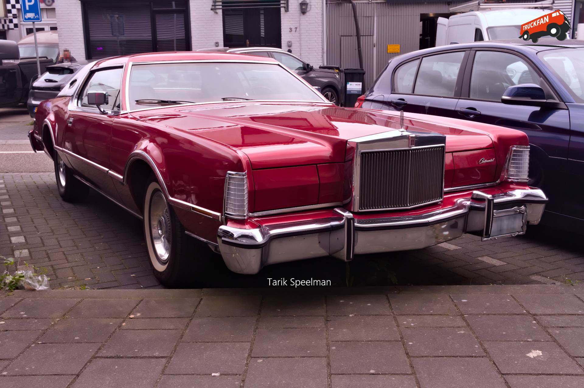 Cadillac Continental personenauto in Zwijndrecht