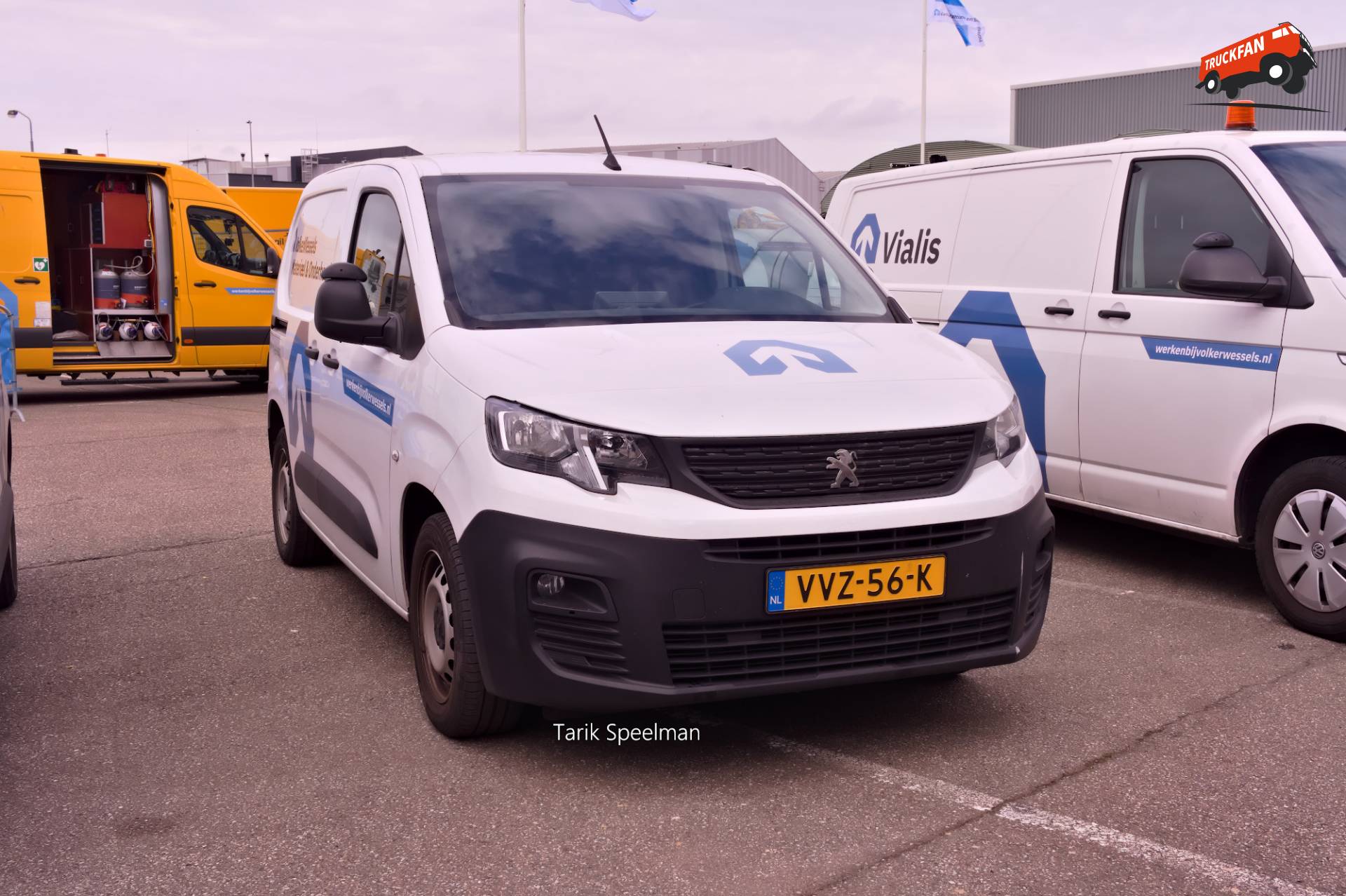 Peugeot Partner bestelbus van VolkerWessels in Dordrecht