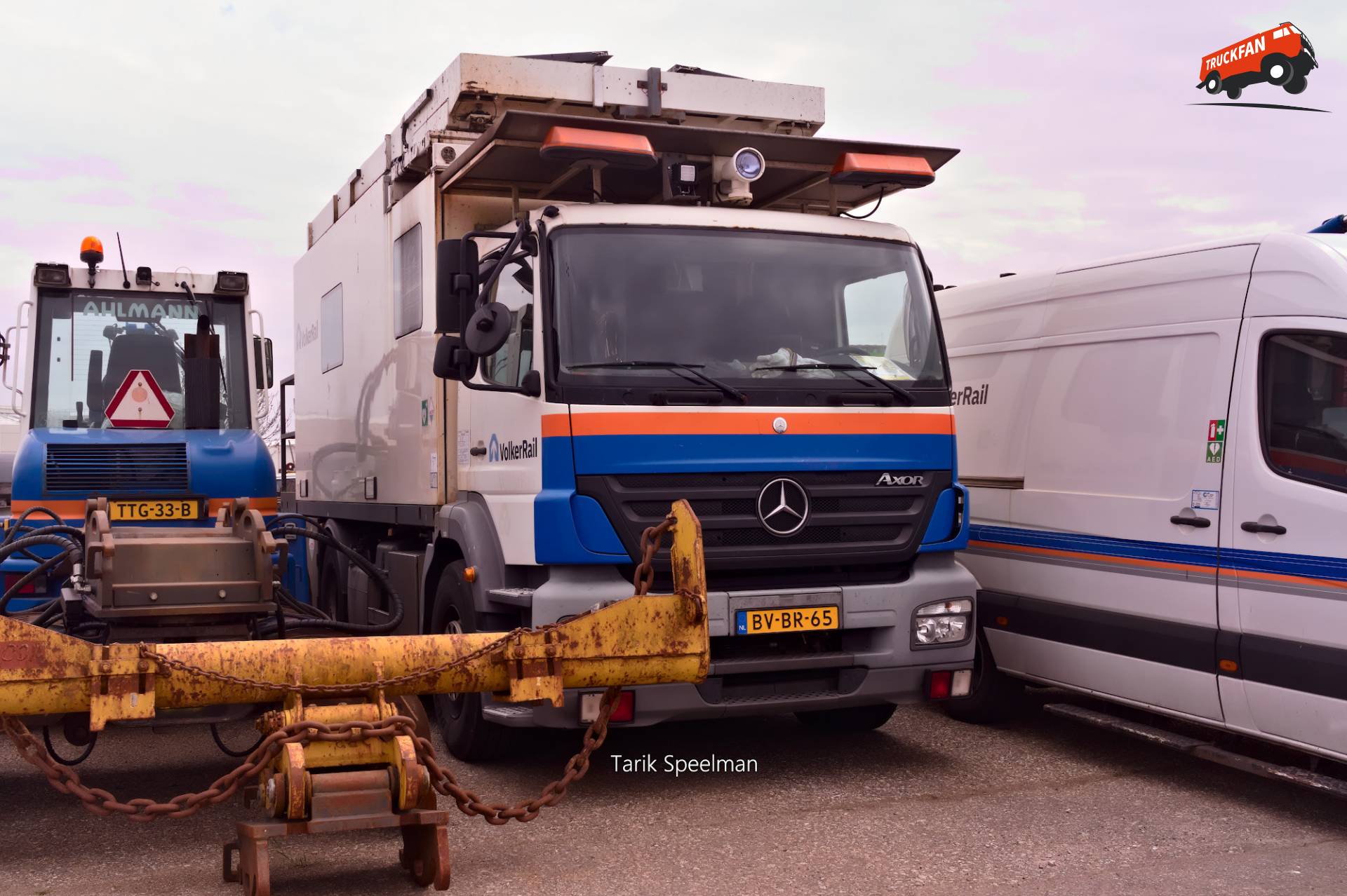 Mercedes-Benz Axor MP3 van Volker Rail in Dordrecht