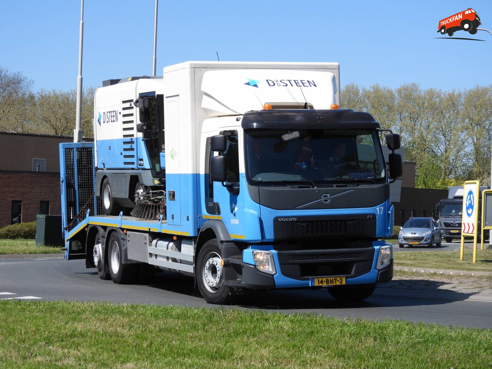 Volvo FE 250 6x2 truck bij Lopikerplein Schoonhoven