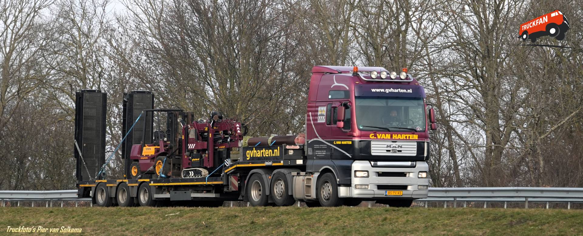 MAN TGX vrachtwagen op A7 bij Sneek