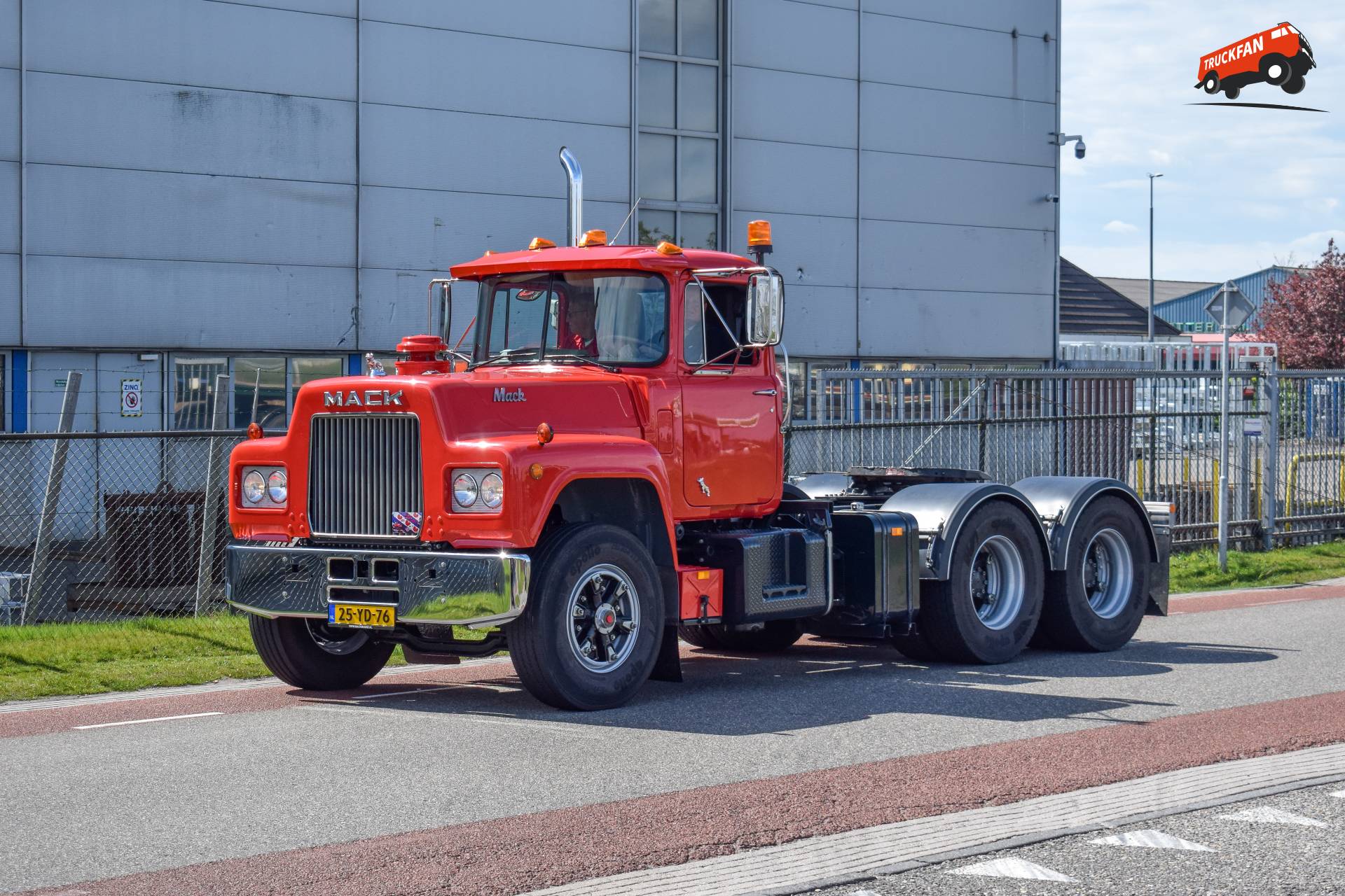 Mack R Serie V.S.H. Voertuigen-Service-Hardenberg Stadskanaal
