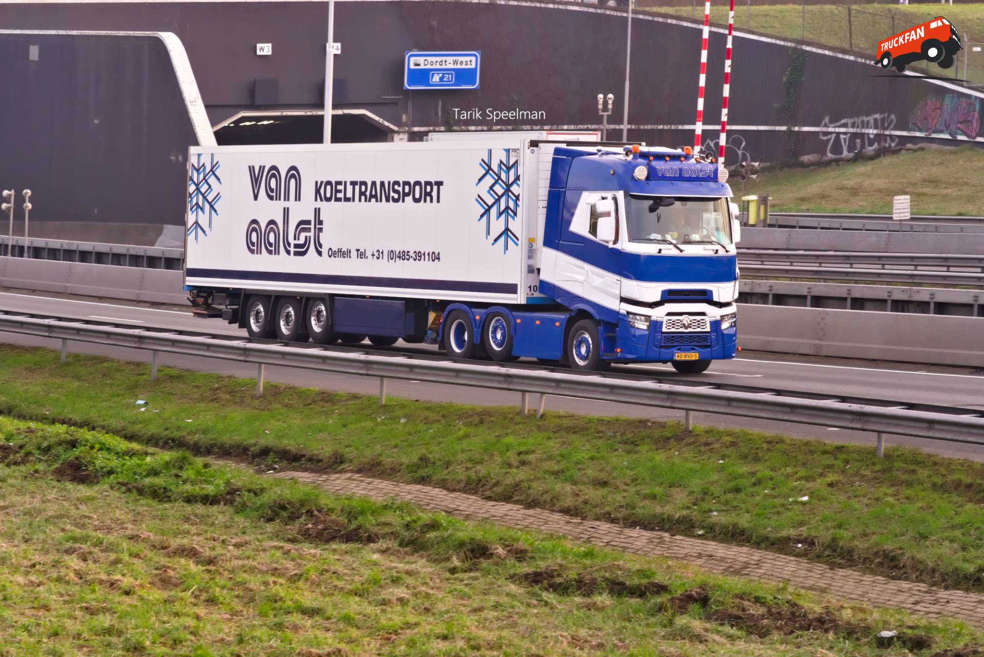 Renault T-Serie Evolution truck with license plate 40-BVD-5