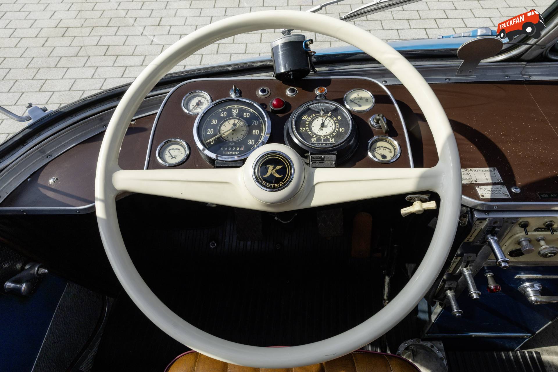 Cockpit van een Setra S 8 uit 1951