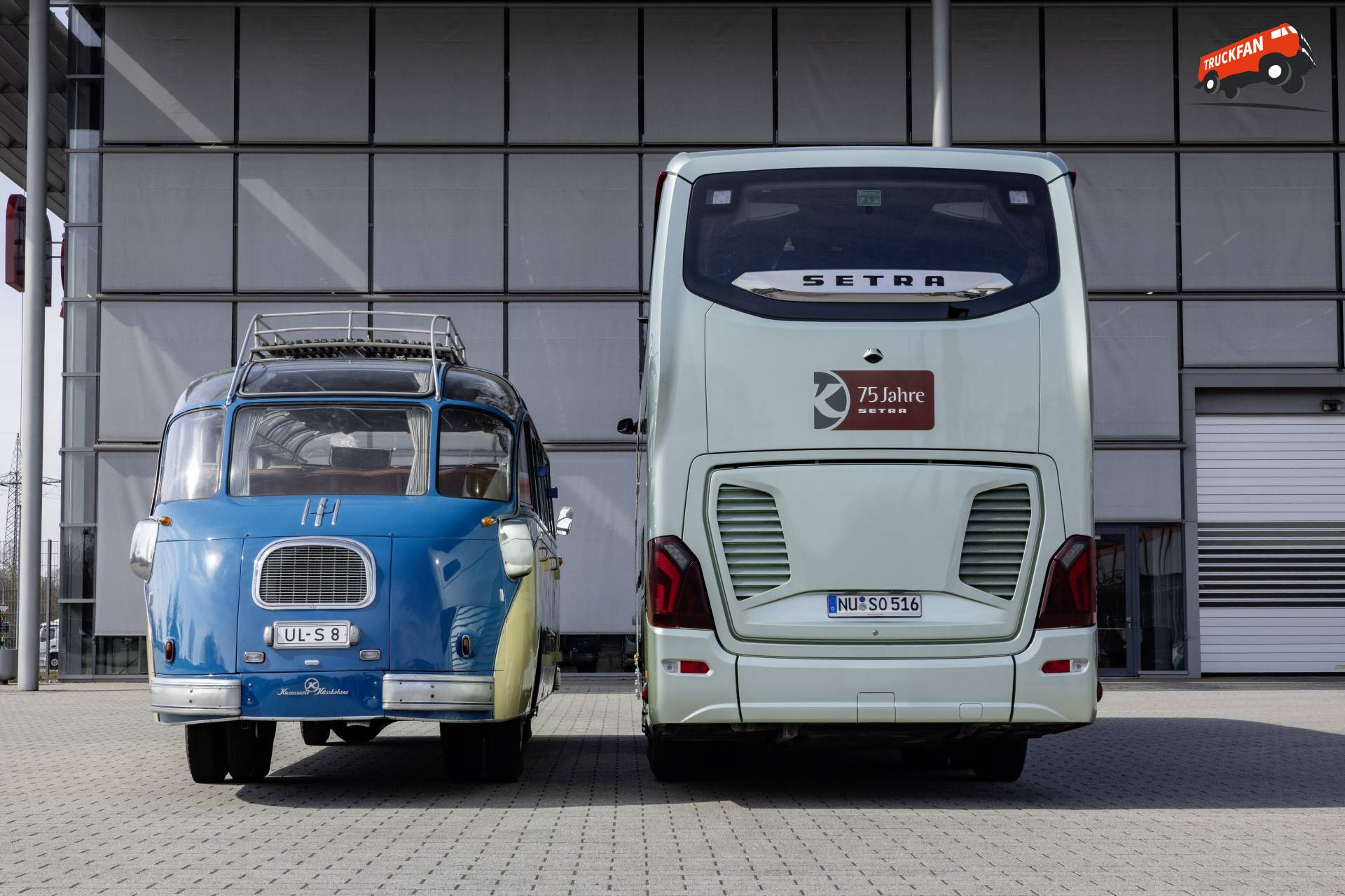 Setra S 8 en S516HDH: kontjes met 75 jaar verschil