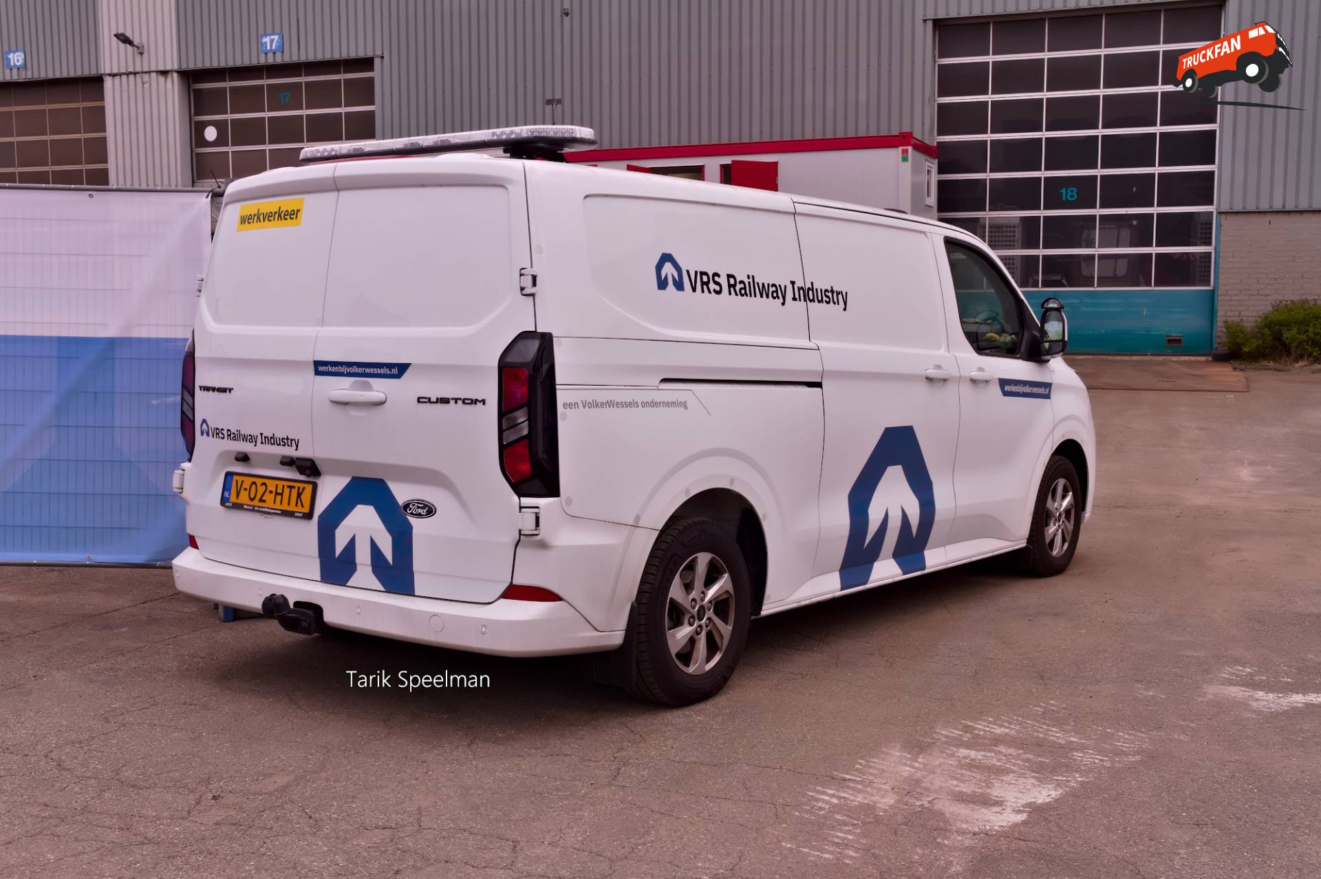 Ford Transit Custom bestelbus met kenteken V-02-HTK