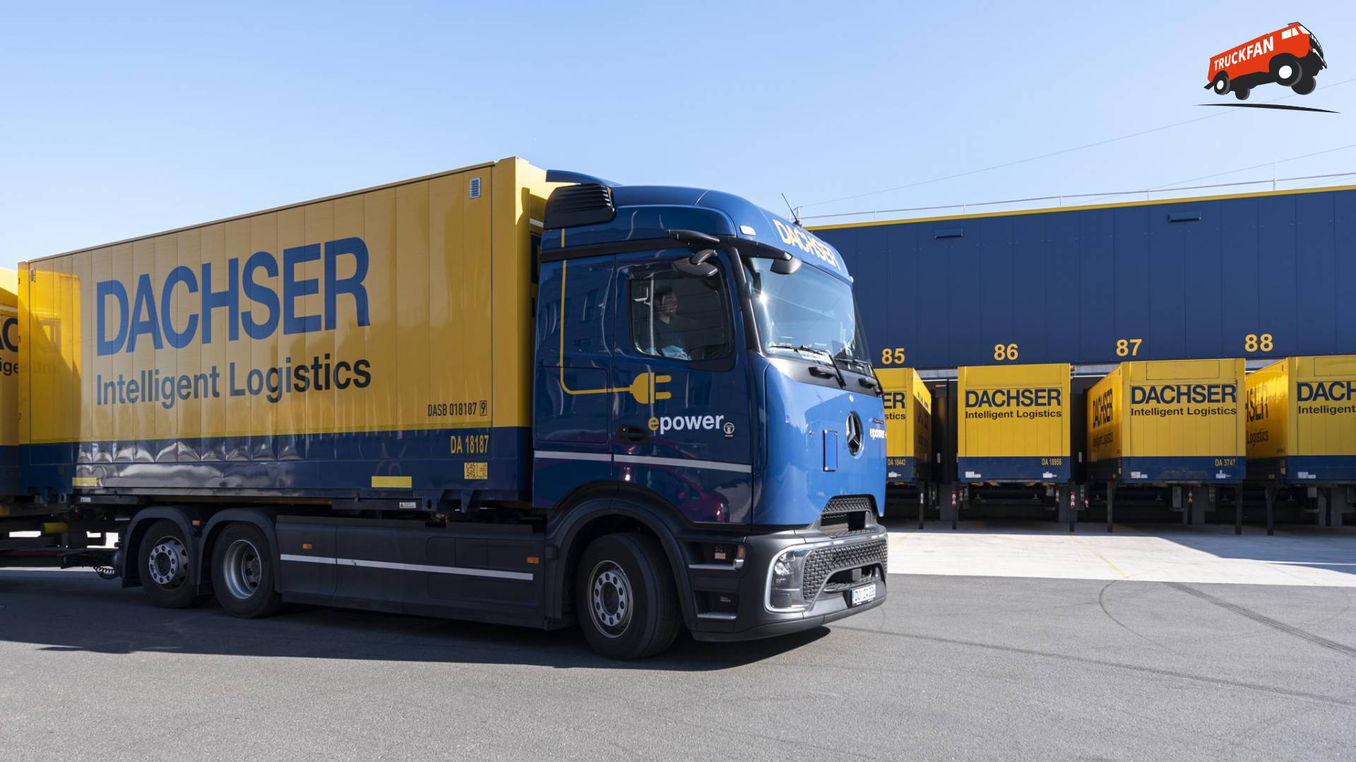 Dachser logistics vehicle with Mercedes-Benz eActros