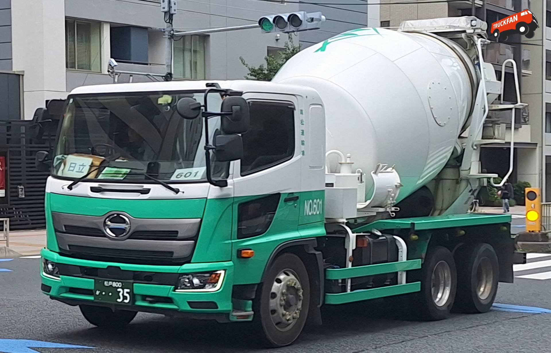 Hino Ranger betonmixer bij Minato Tokyo