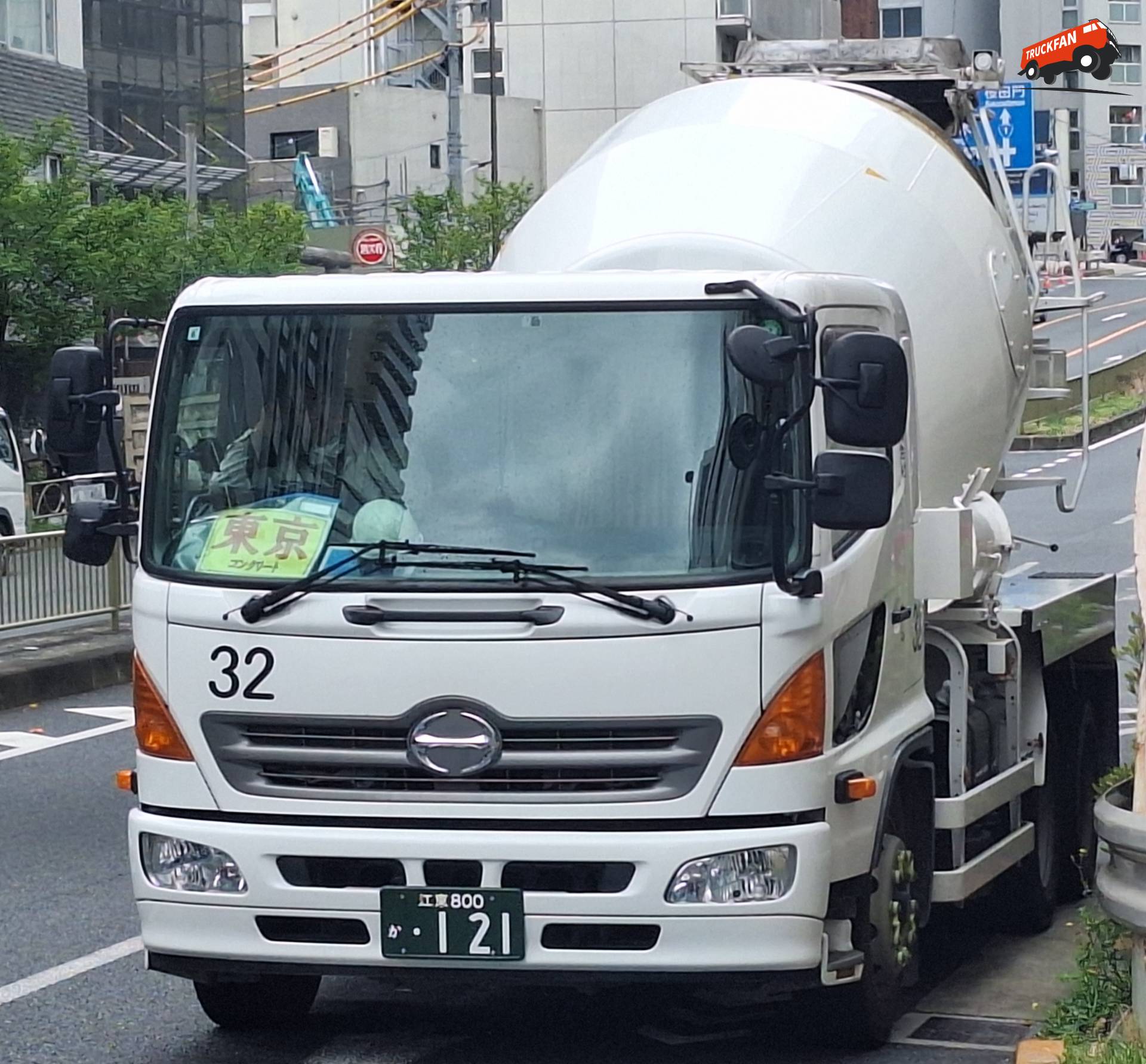 Hino Ranger betonmixer bij Minato Tokyo
