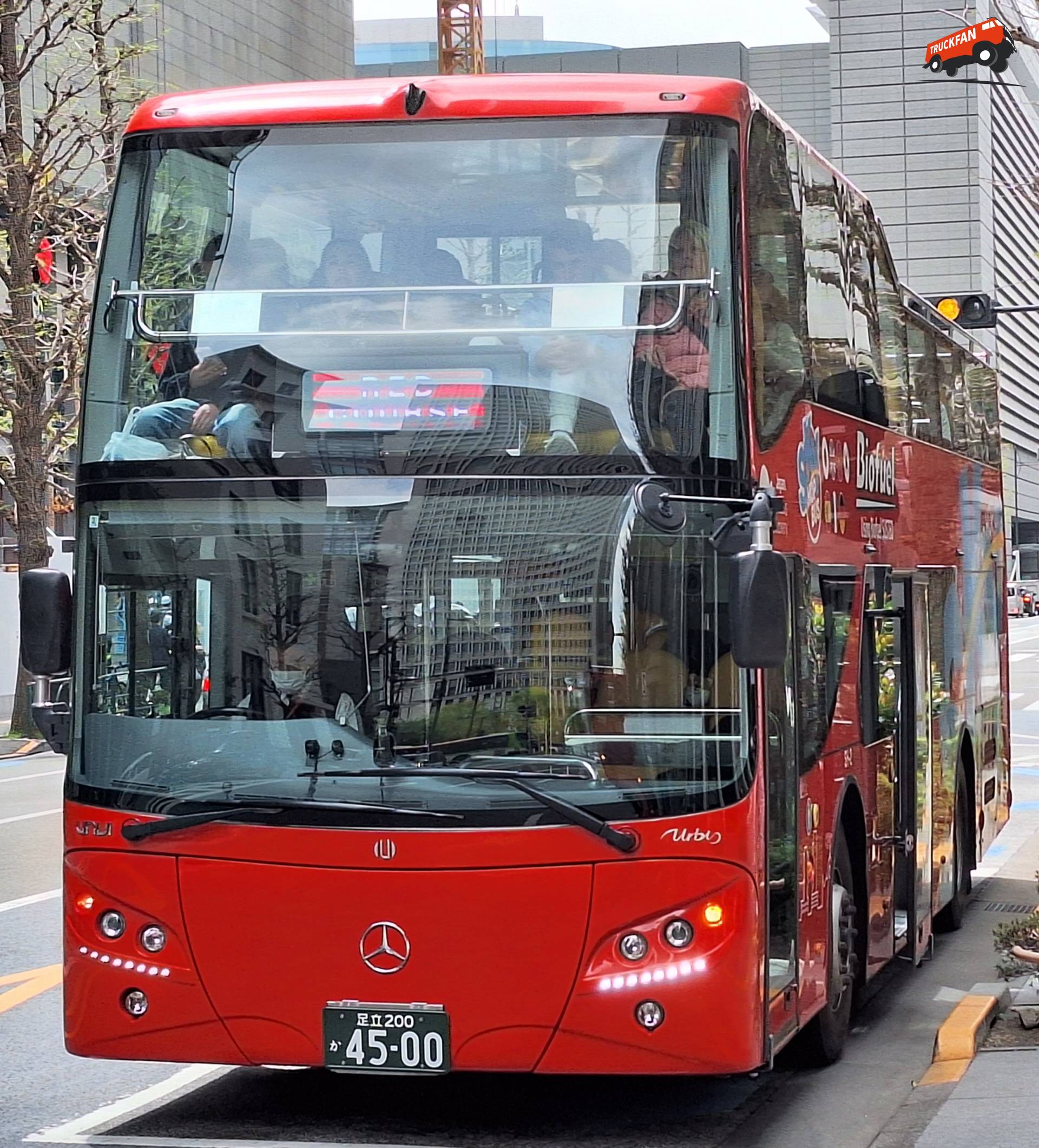 Sightseeing dubbeldeks bus type Unvi Urbis in Japan