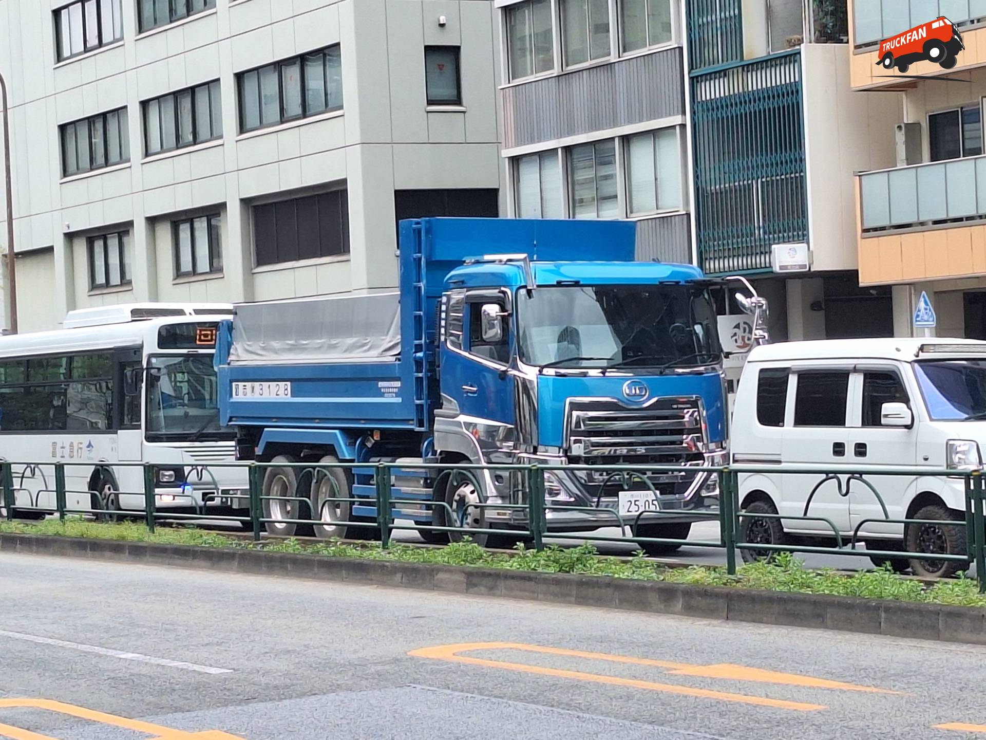UD Quon vrachtwagen bij Tokyo Tower
