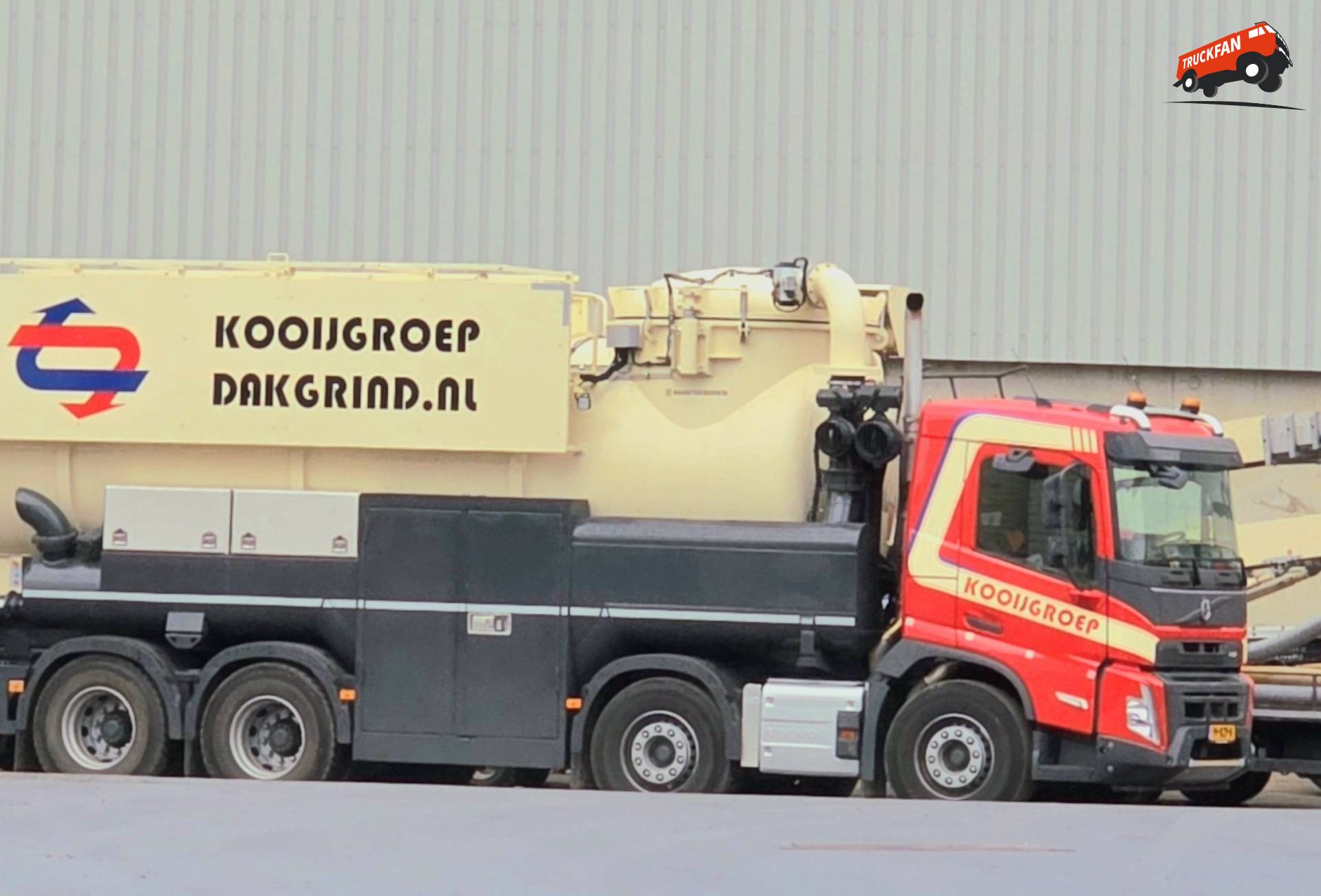 Volvo FM460 5-asser van Dakgrind.nl P. van der Kooij Groep