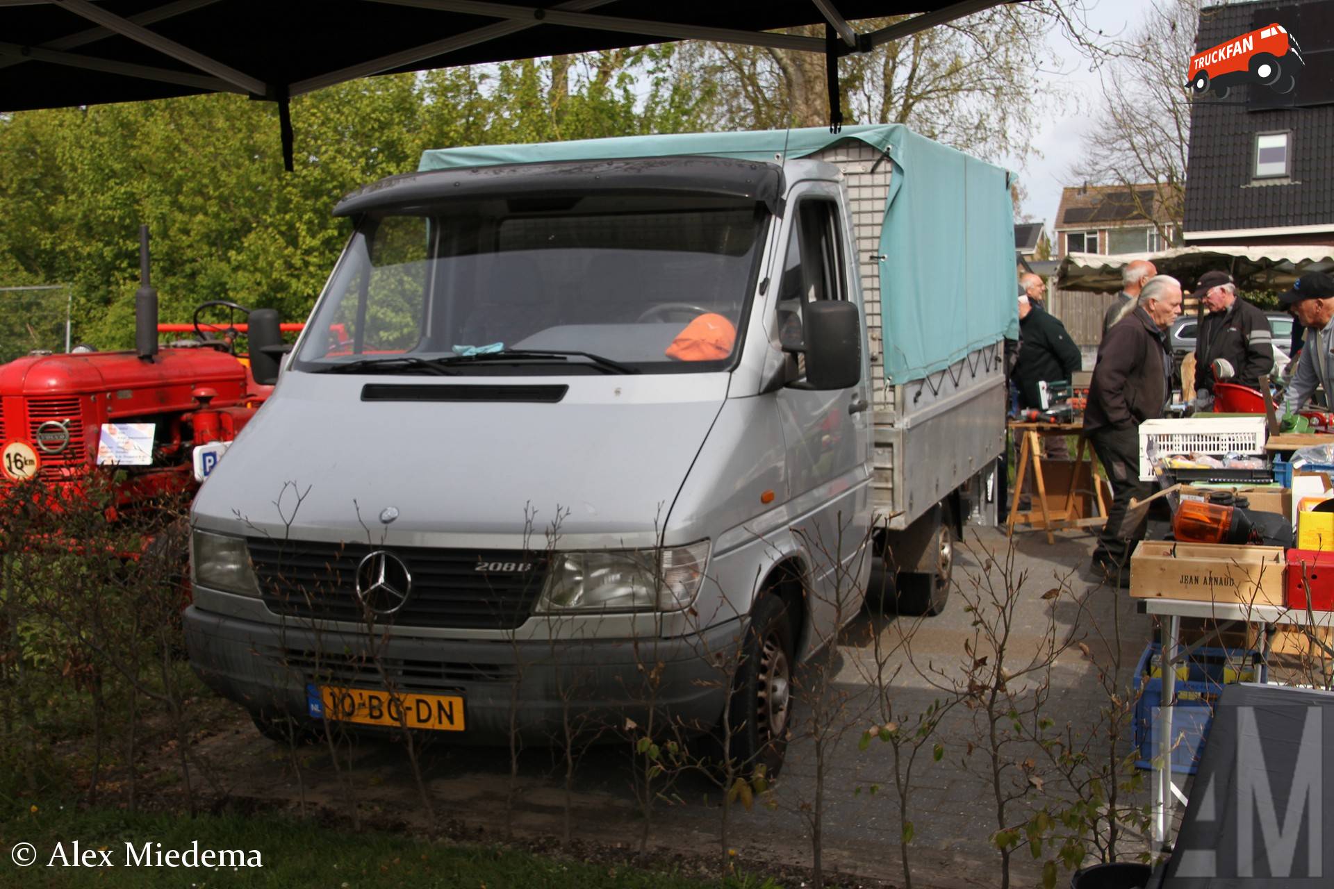 Mercedes-Benz Sprinter 208D in Minnertsga