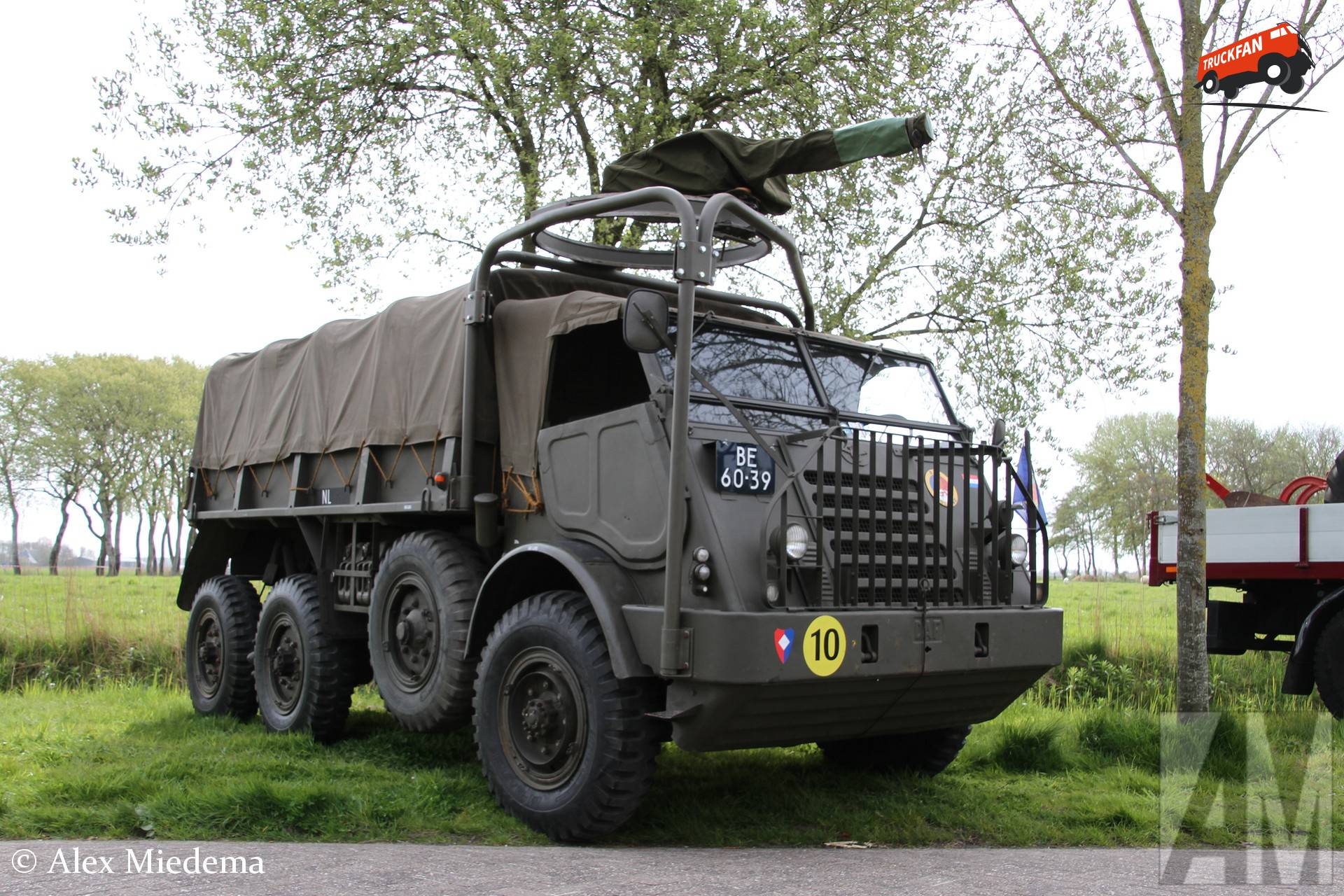 Oldtimer DAF YA 328 met kenteken BE-60-39 op Koningsdag