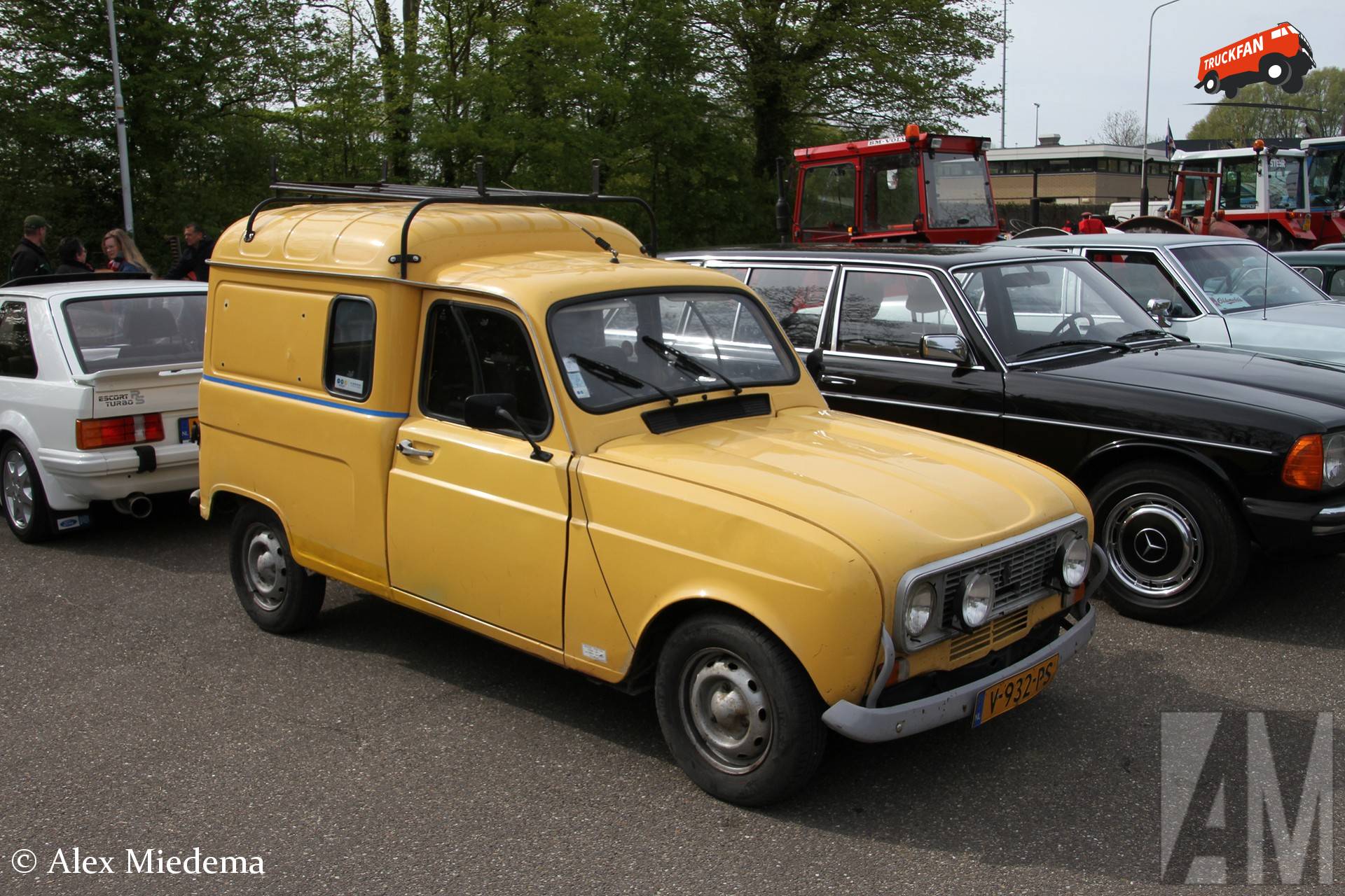 Renault 4F4 uit 1984 op Oldtimerdei Minnertsga