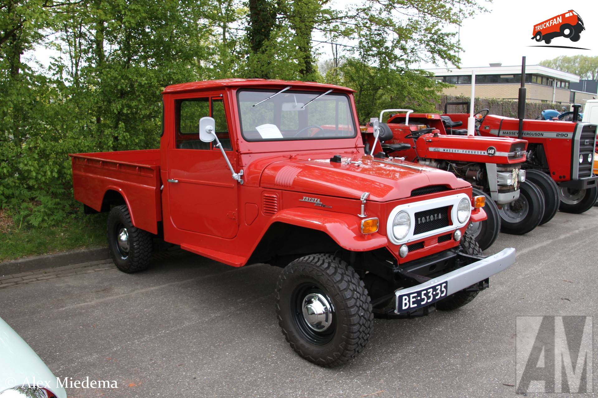 Ex Falck Toyota Landcruiser FJ45 uit 1968