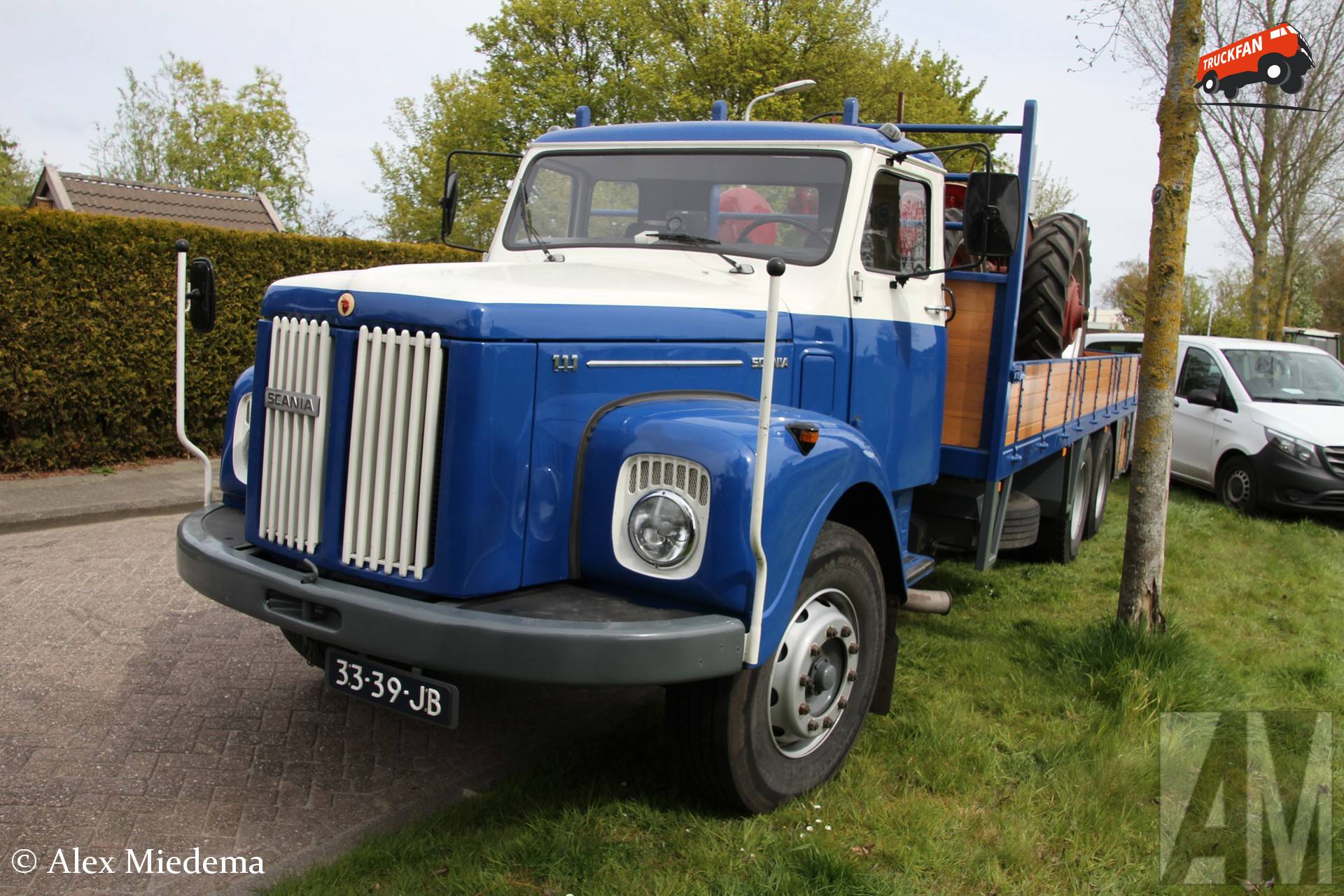 Oldtimerdei Minnertsga met Scania L111 vrachtwagen