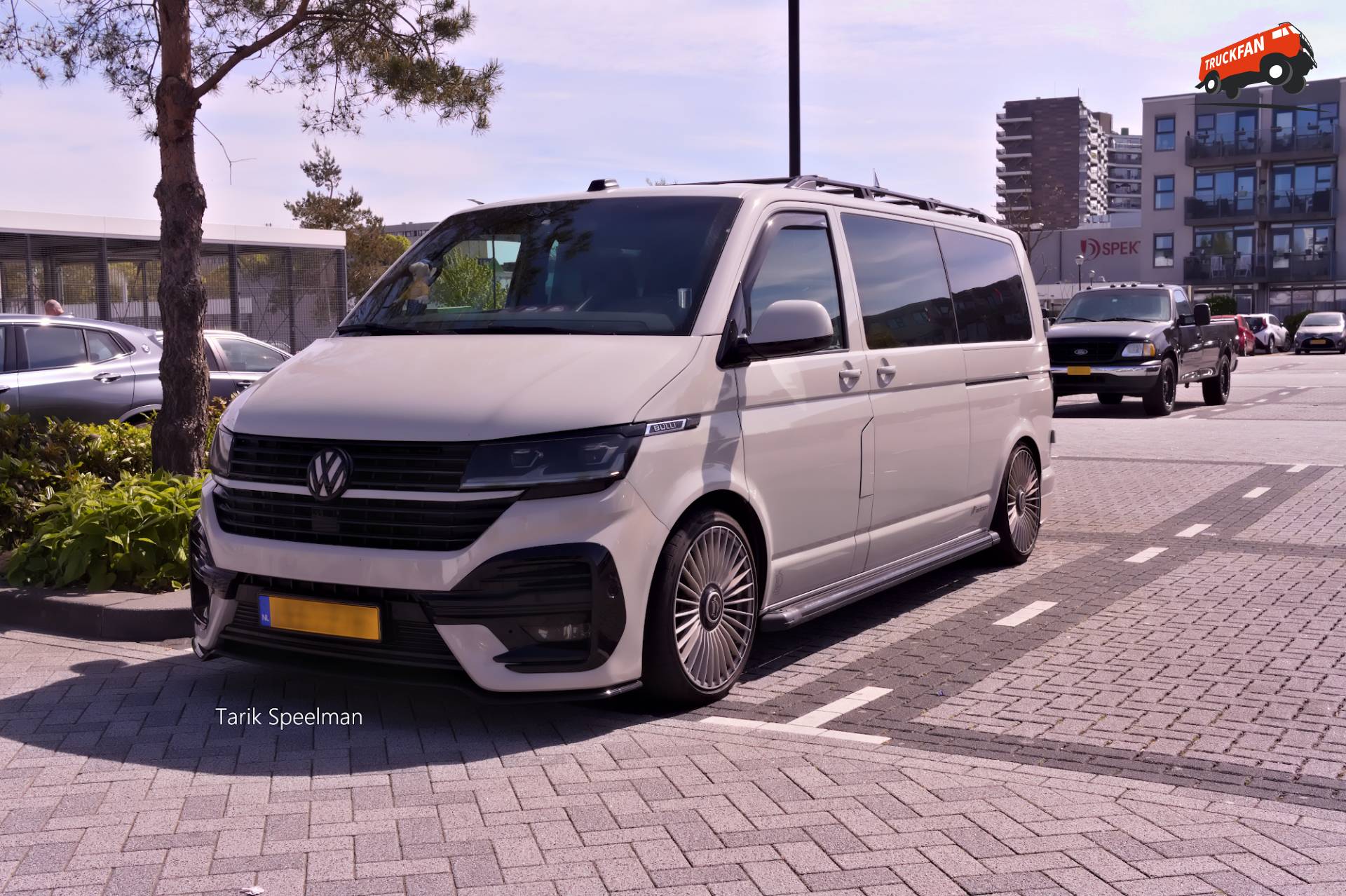 Volkswagen Transporter T7 in Zwijndrecht