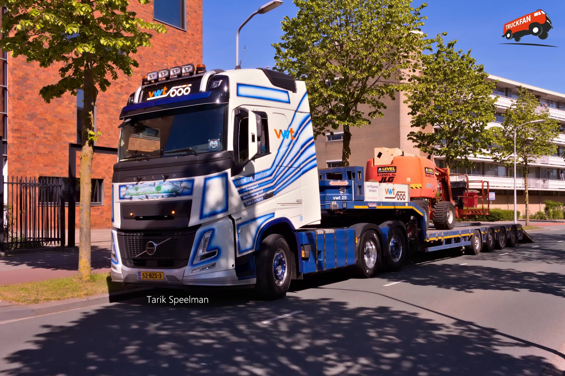 Volvo FH Aero vrachtwagen 52-BZS-3 in Dordrecht