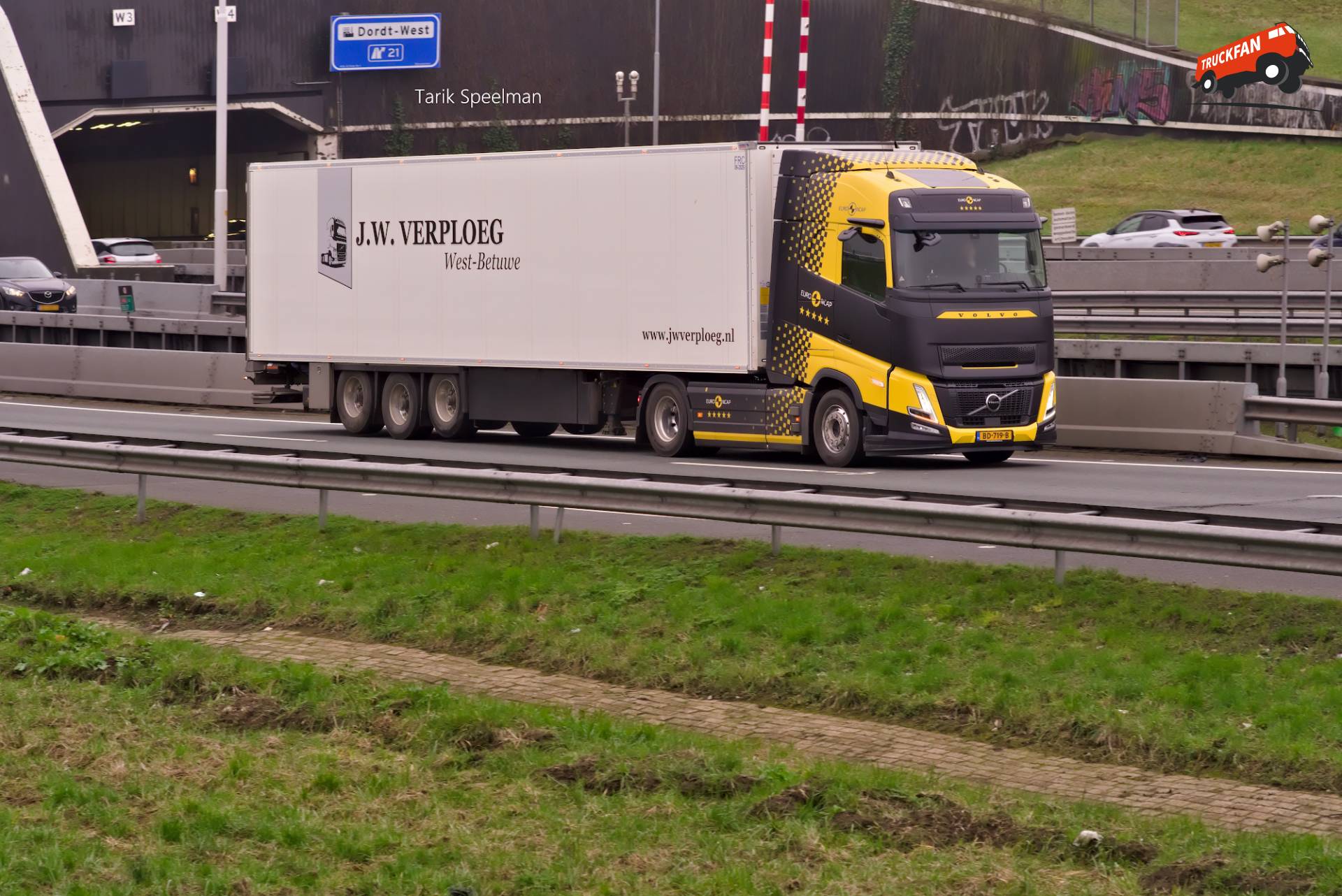 Volvo FH Aero vrachtwagen met kenteken BD-719-B