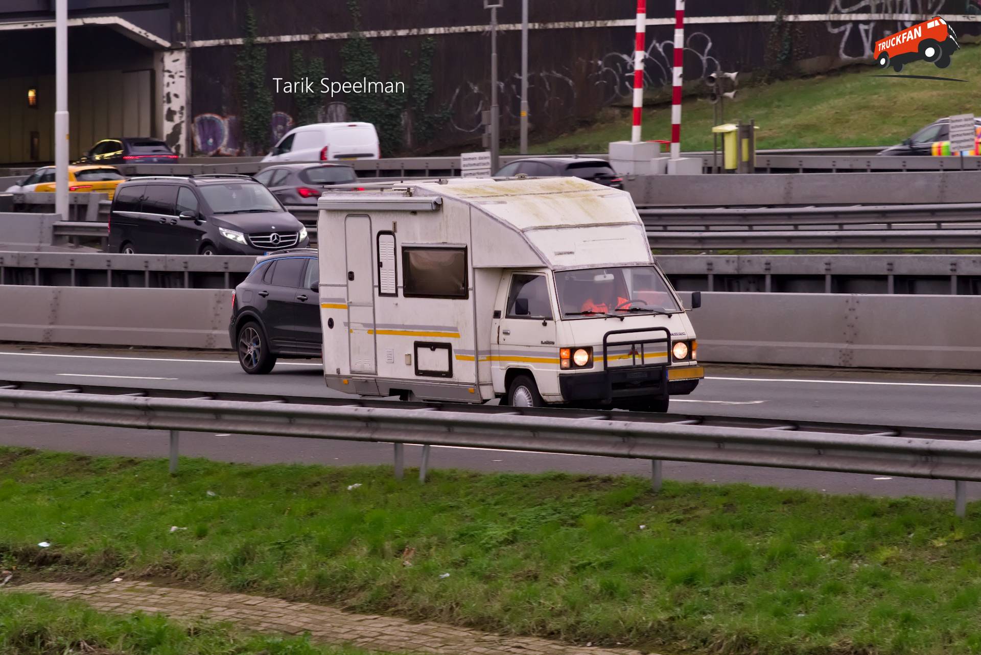 Mitsubishi L300 camper op A16