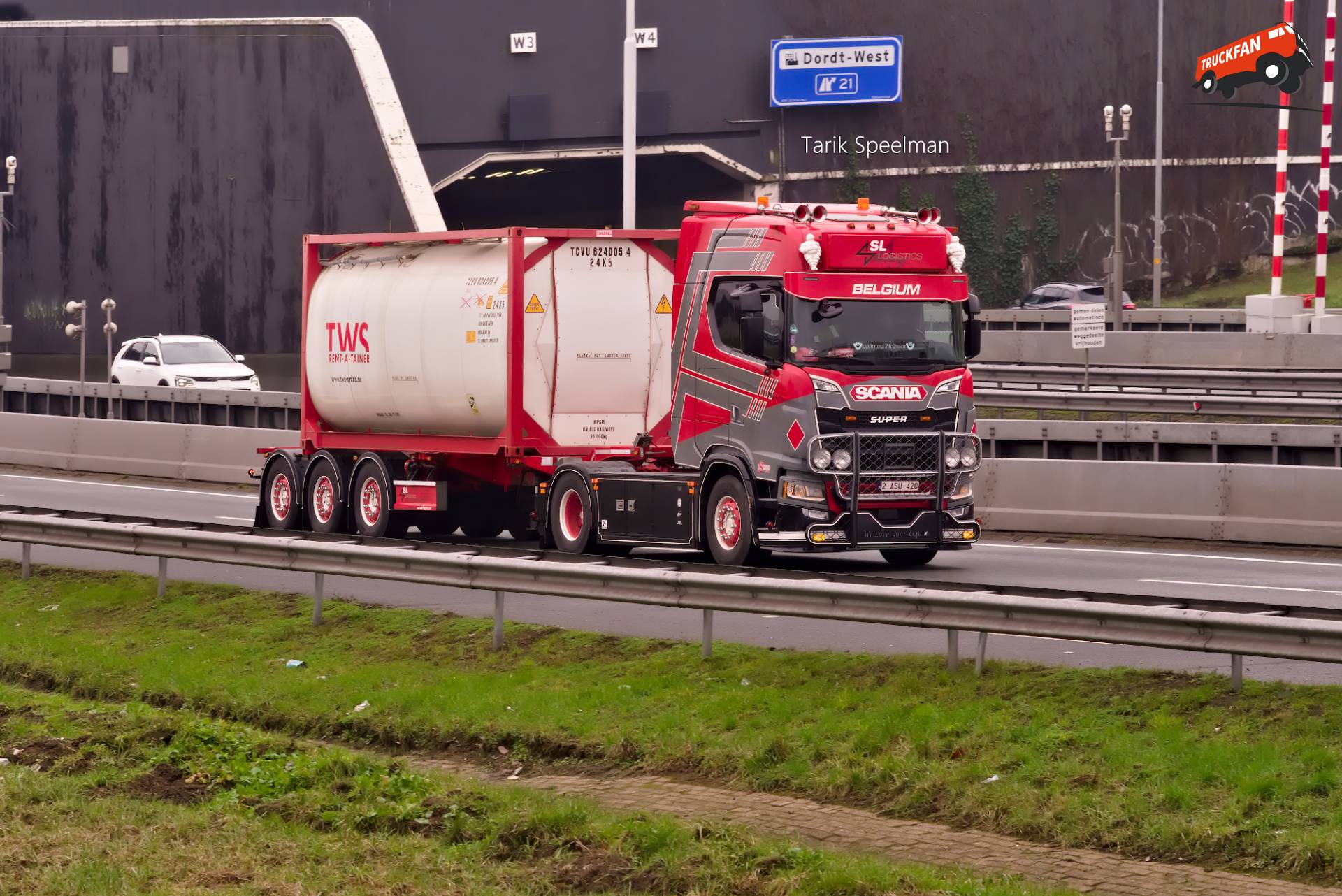 Scania S-Series Truck with Tanktainer on A16