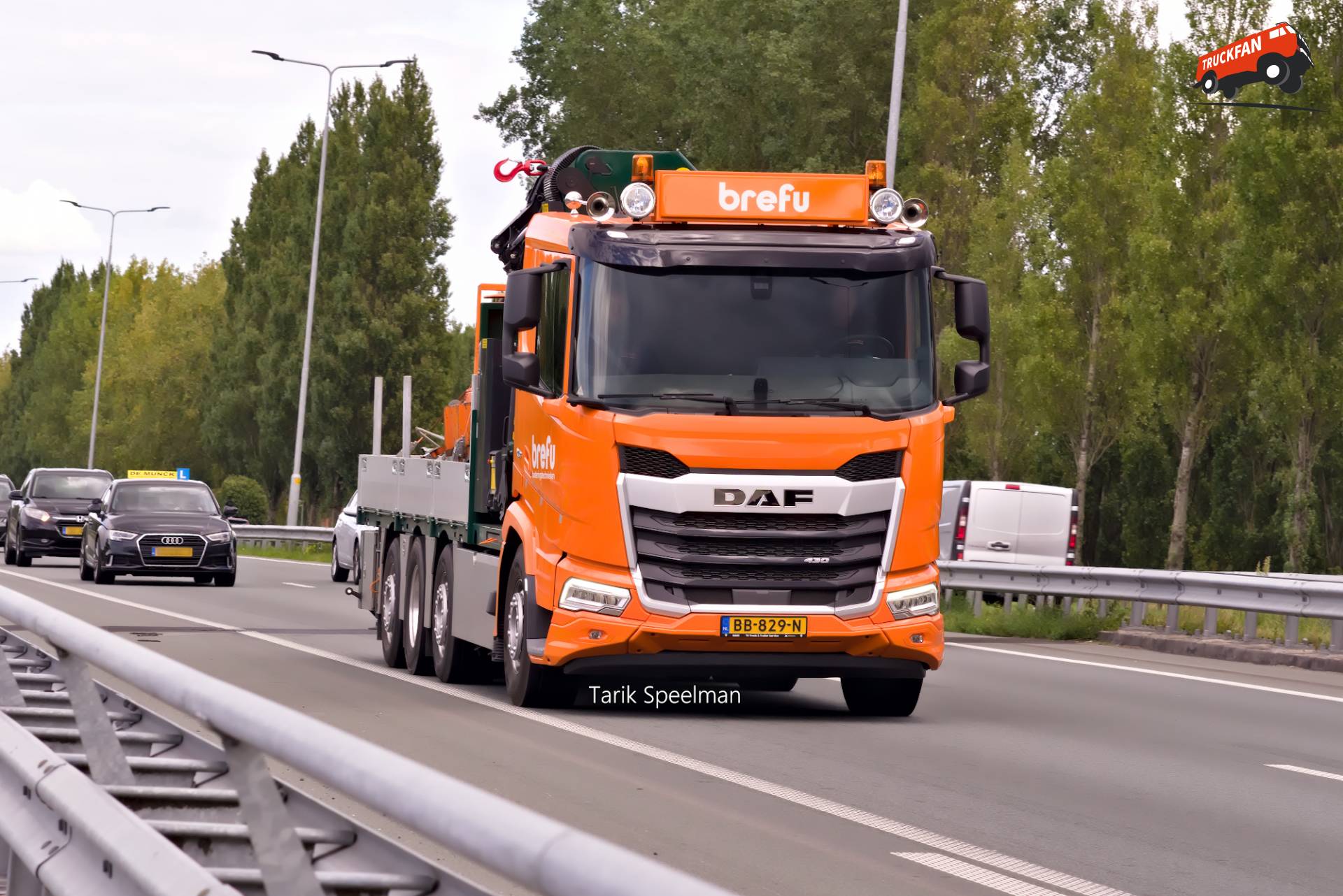 DAF XF vrachtwagen BB-829-N op N3 bij Dordrecht