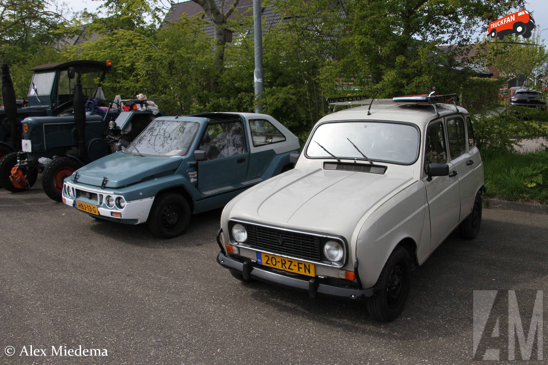 Renault 4 en Mega Tjaffer op Koningsdag