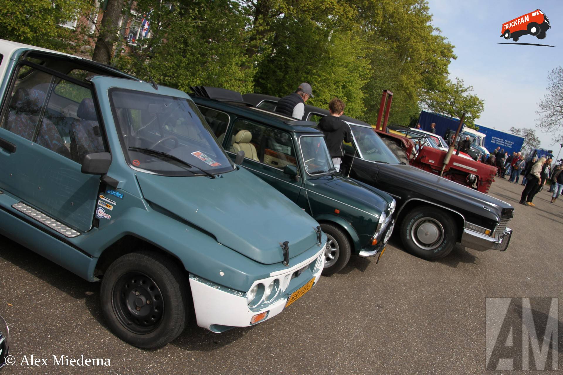 I got the shortest and longest car from Oldtimerday Minnertsga as neighbors