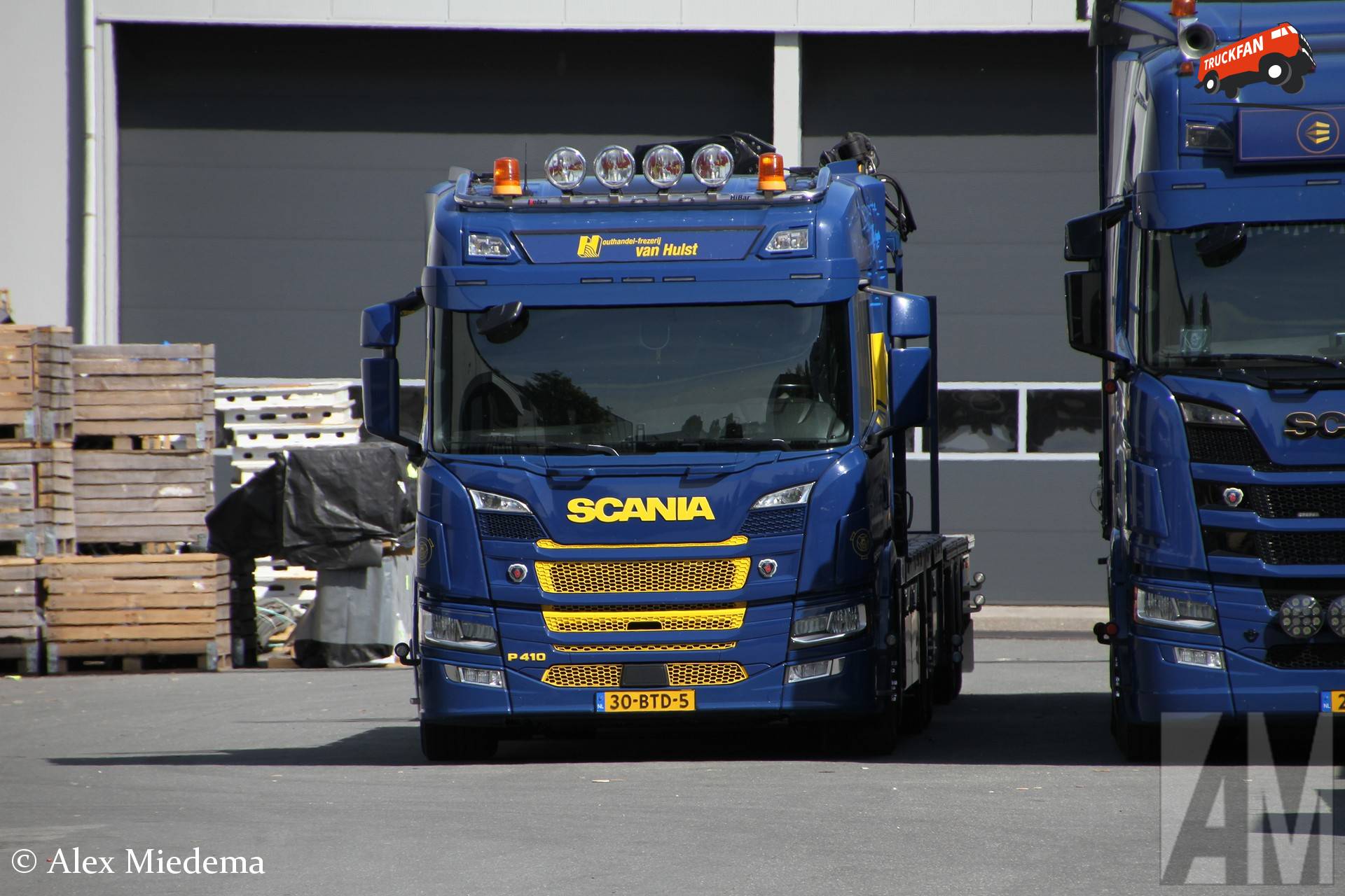 Scania P410 vrachtwagen in Beneden-Leeuwen