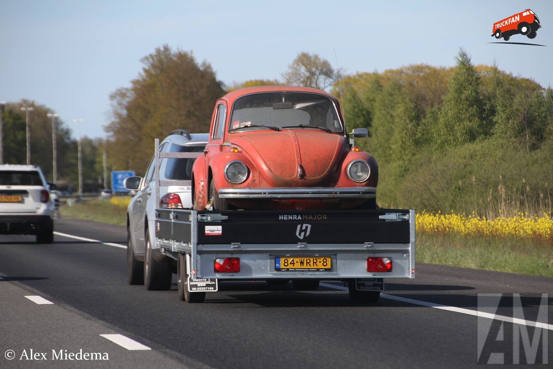Henra trailer with rusty Beetle as cargo