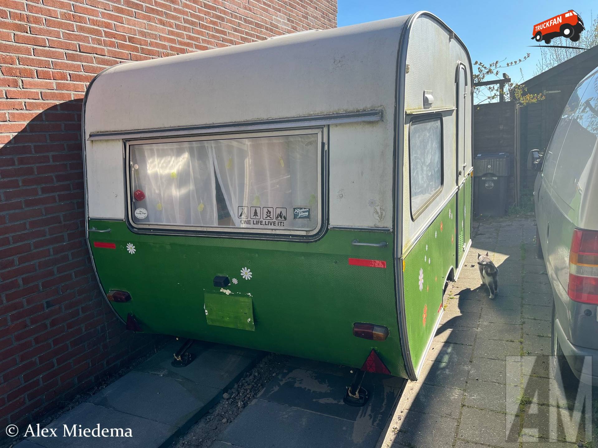 Storm bekijkt de caravan van mijn buurvrouw