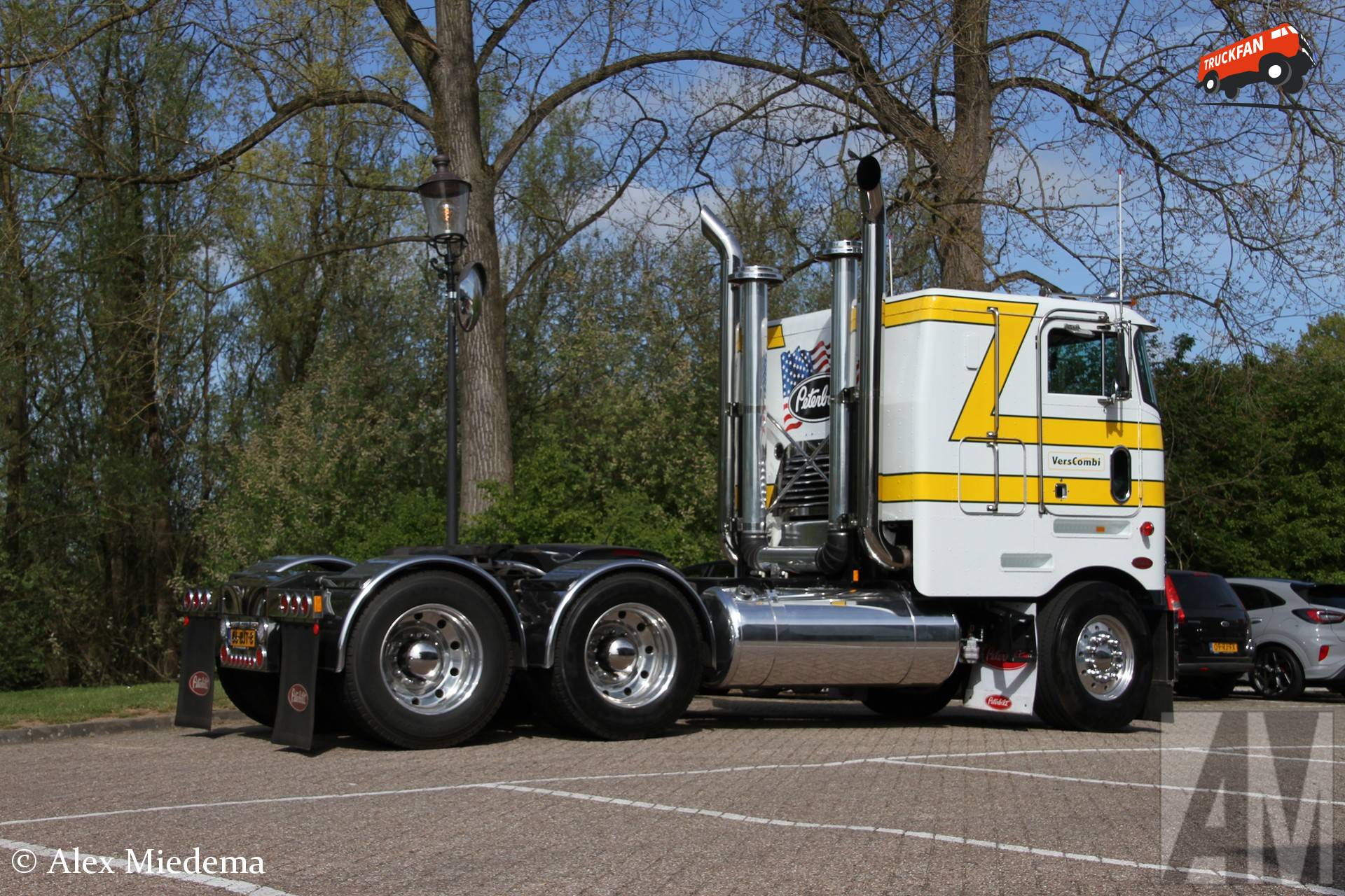 Truck model Peterbilt 362 from 1992
