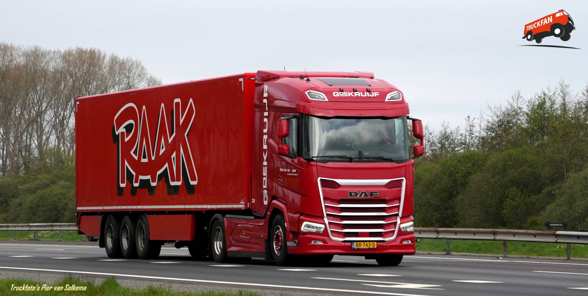 DAF XG truck met gesloten opbouw