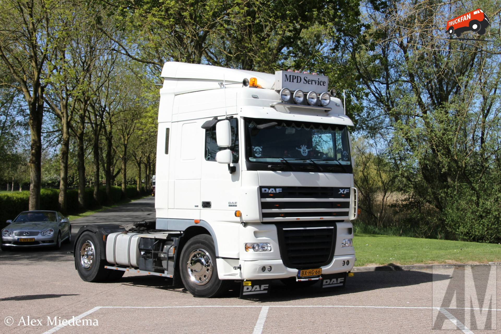 DAF XF105 Space Cab truck