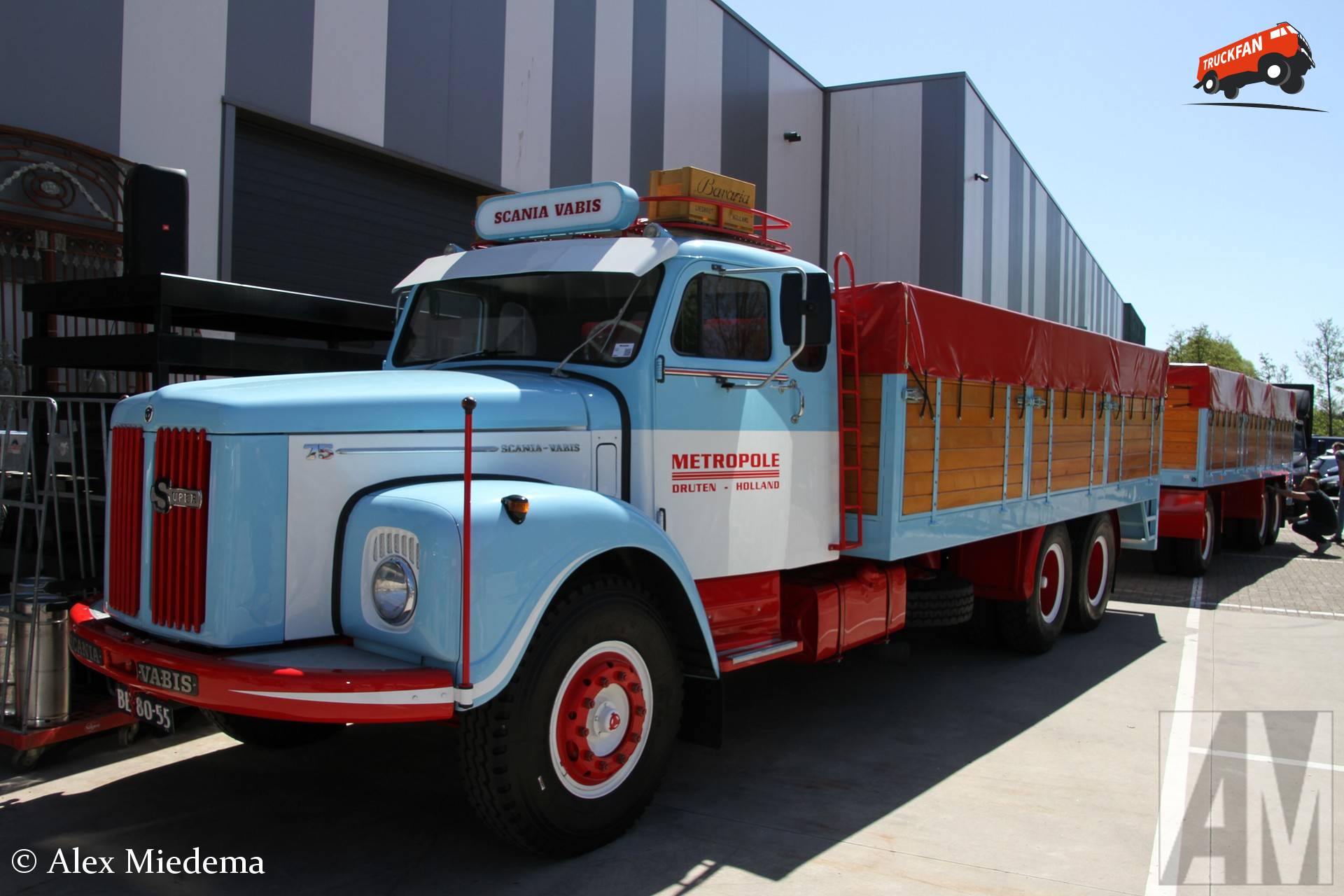 Scania-Vabis LS75 truck met houten krat op dak