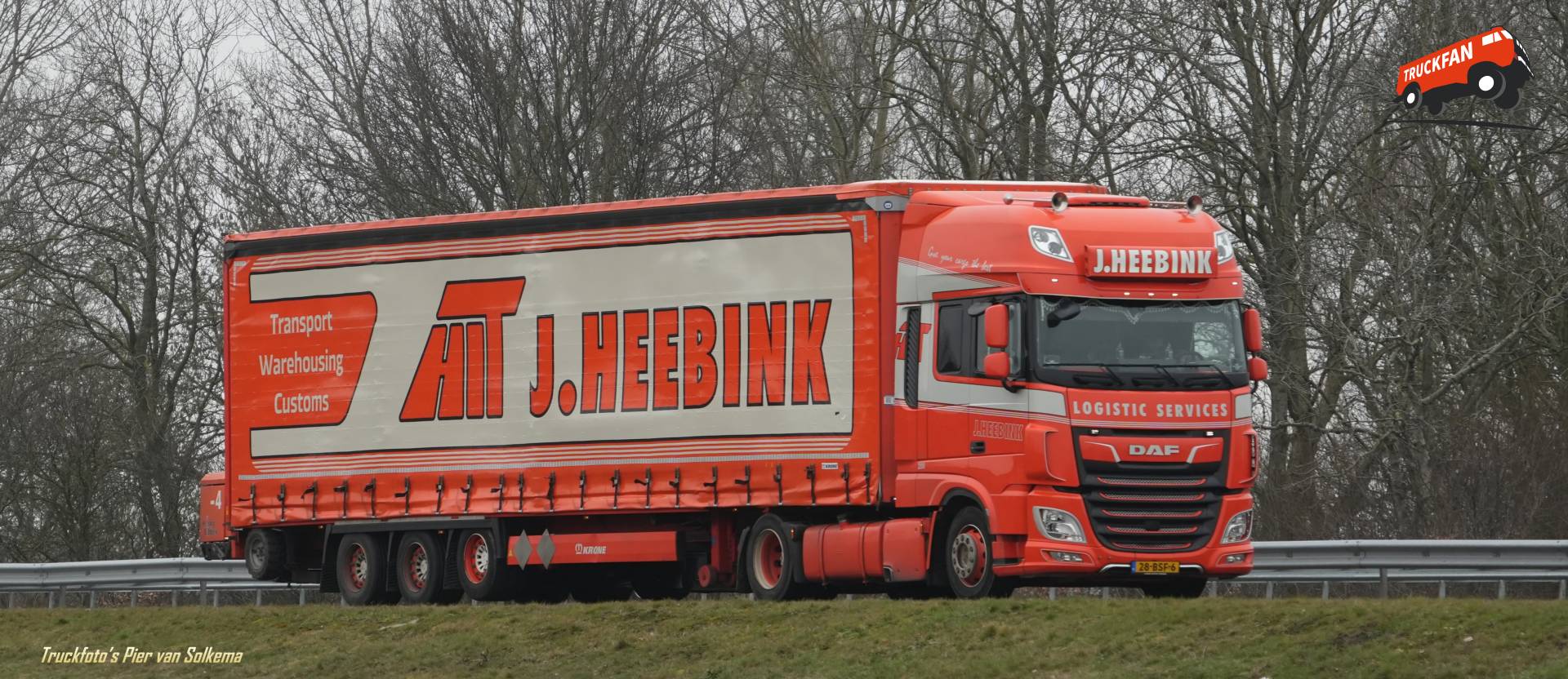 DAF XF vrachtwagen bij A7 Sneek