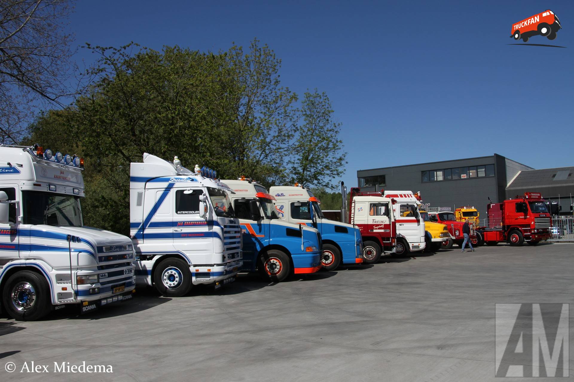 Twee Volvo NH12's van Leo Bol in de rij bij de eerste editie van Trucks & Coffee bij Metropole Druten