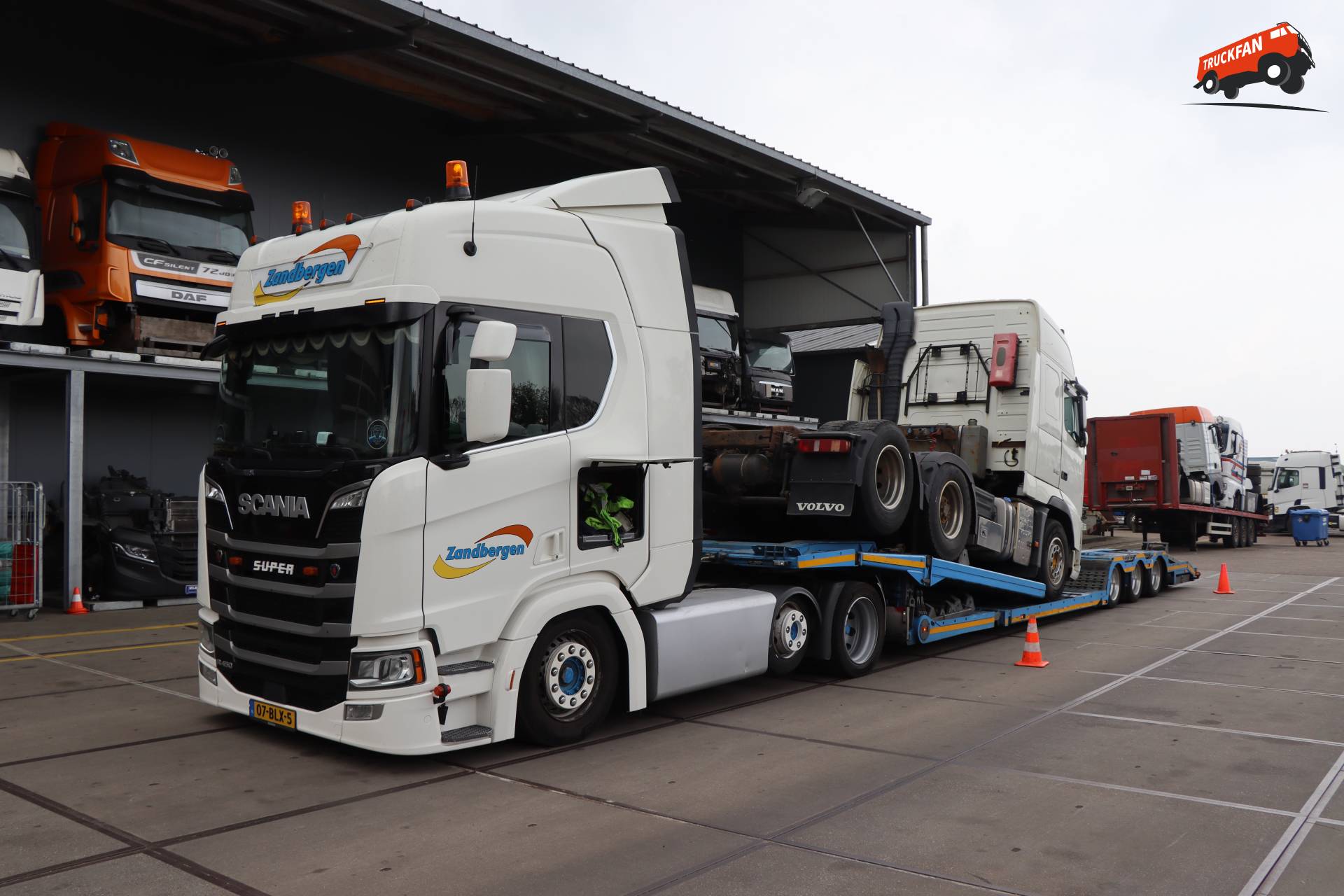 Scania R450 owned by Zandbergen Transport